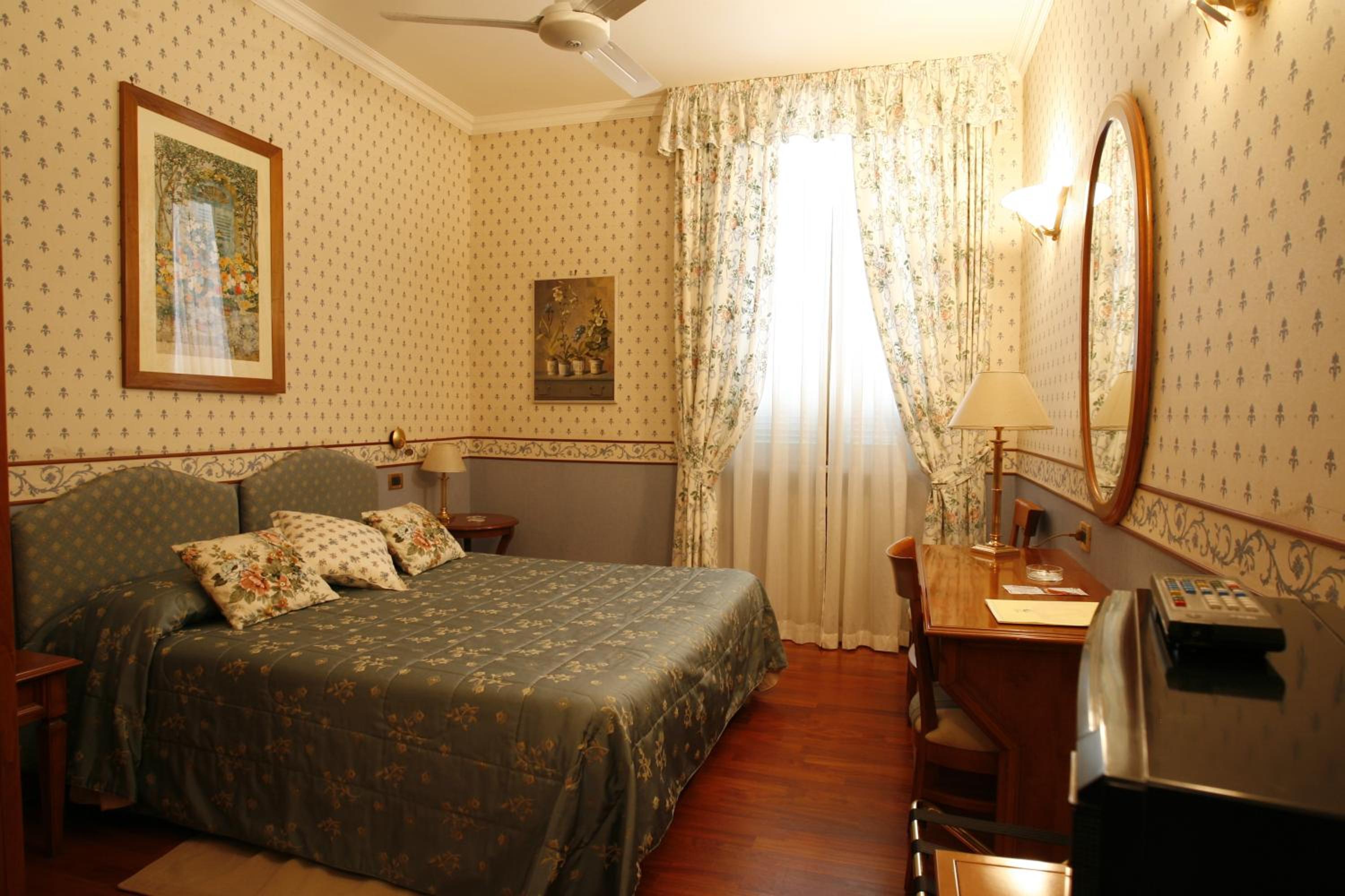 Single Room photo 2
