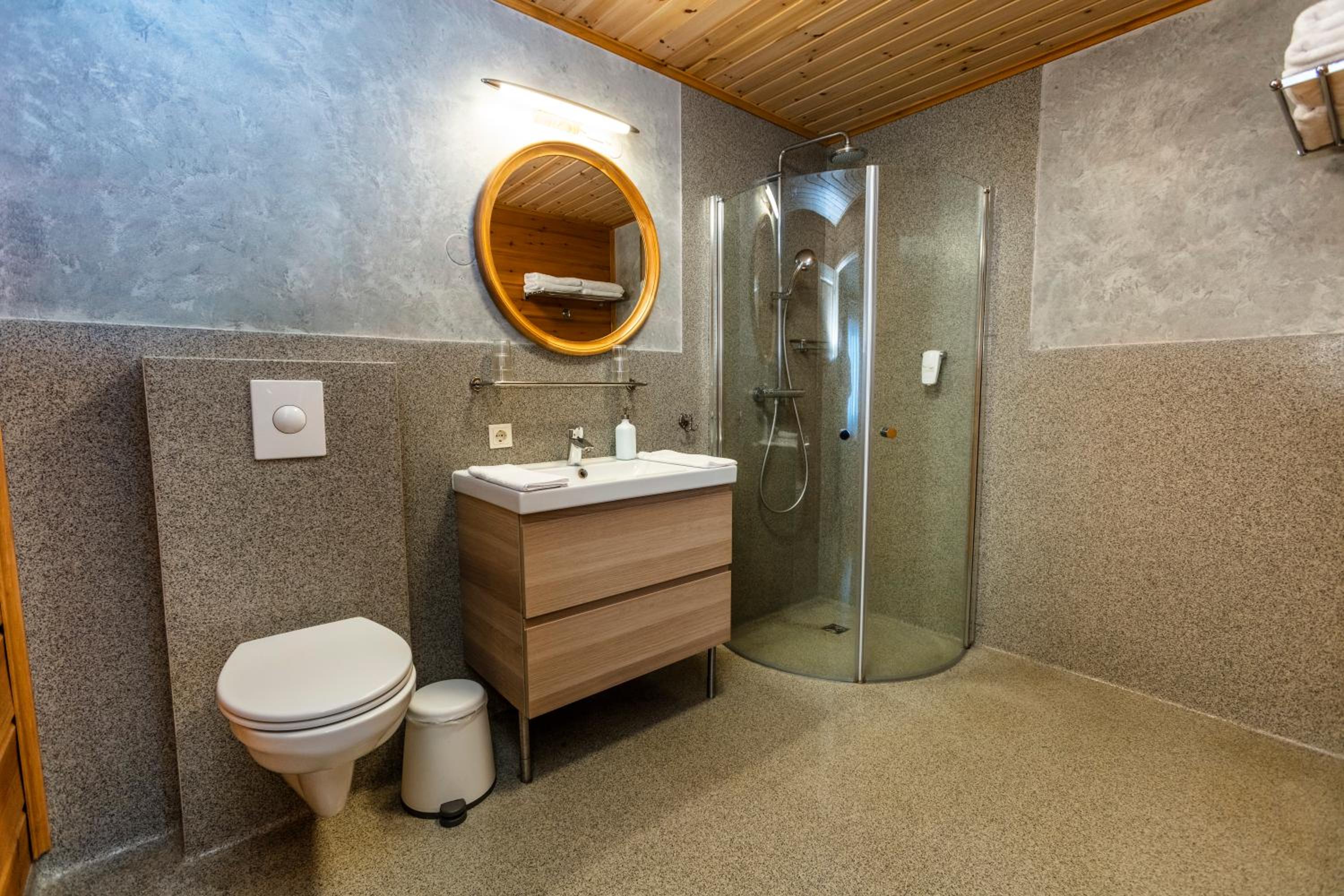 Deluxe King Suite photo 2