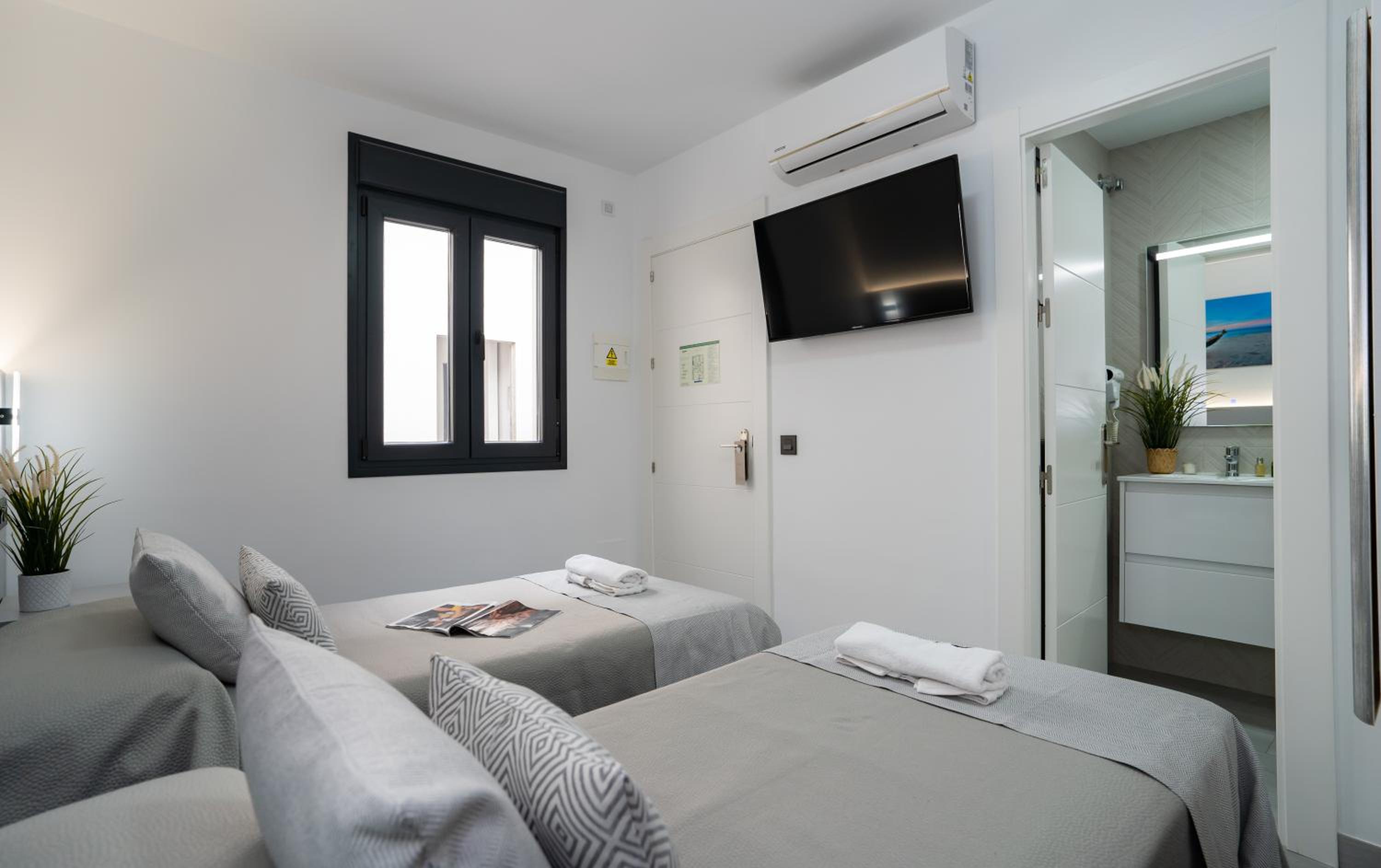 Double Room with Patio View  photo 3