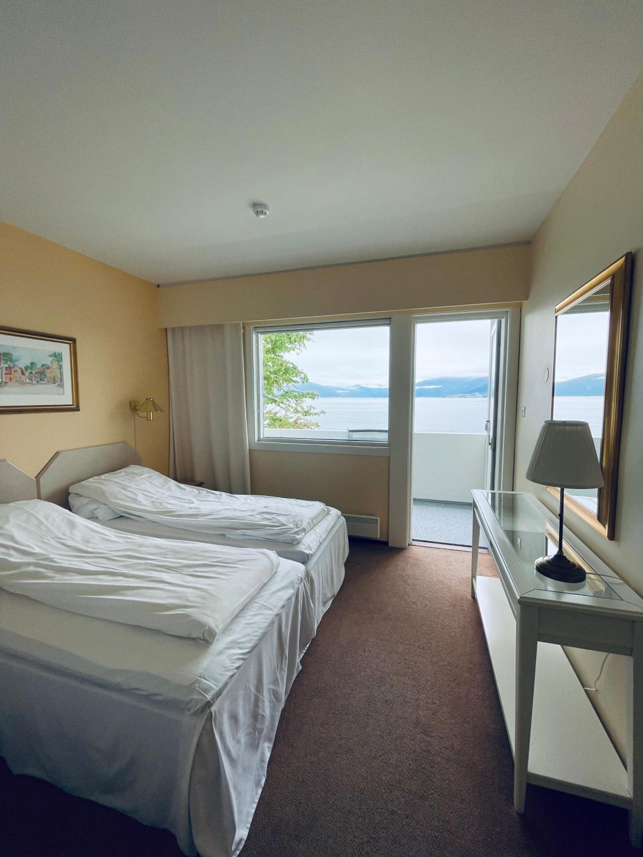 Twin Room with Sea View - Photo 10