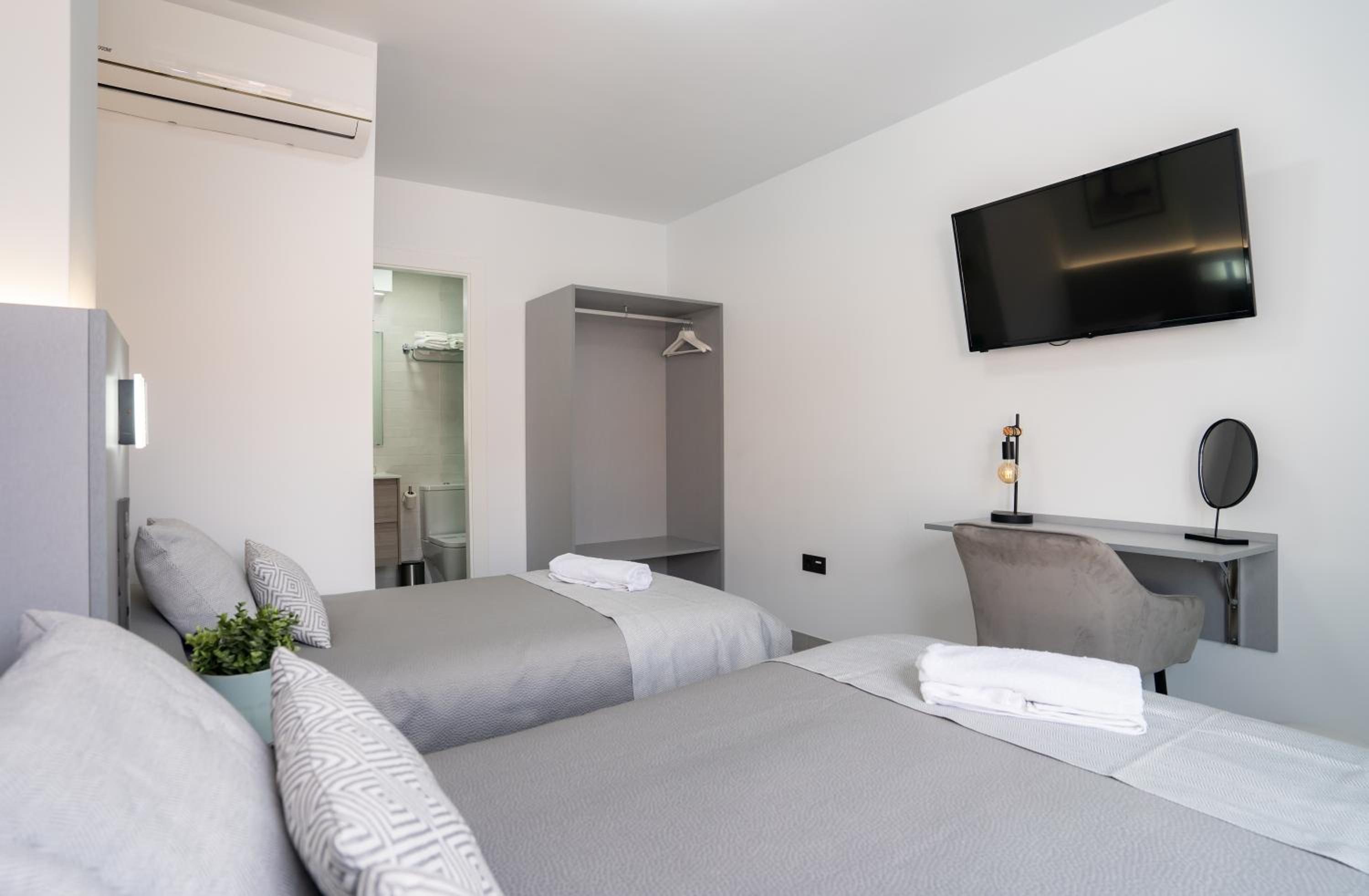 Triple Room with Balcony photo 3