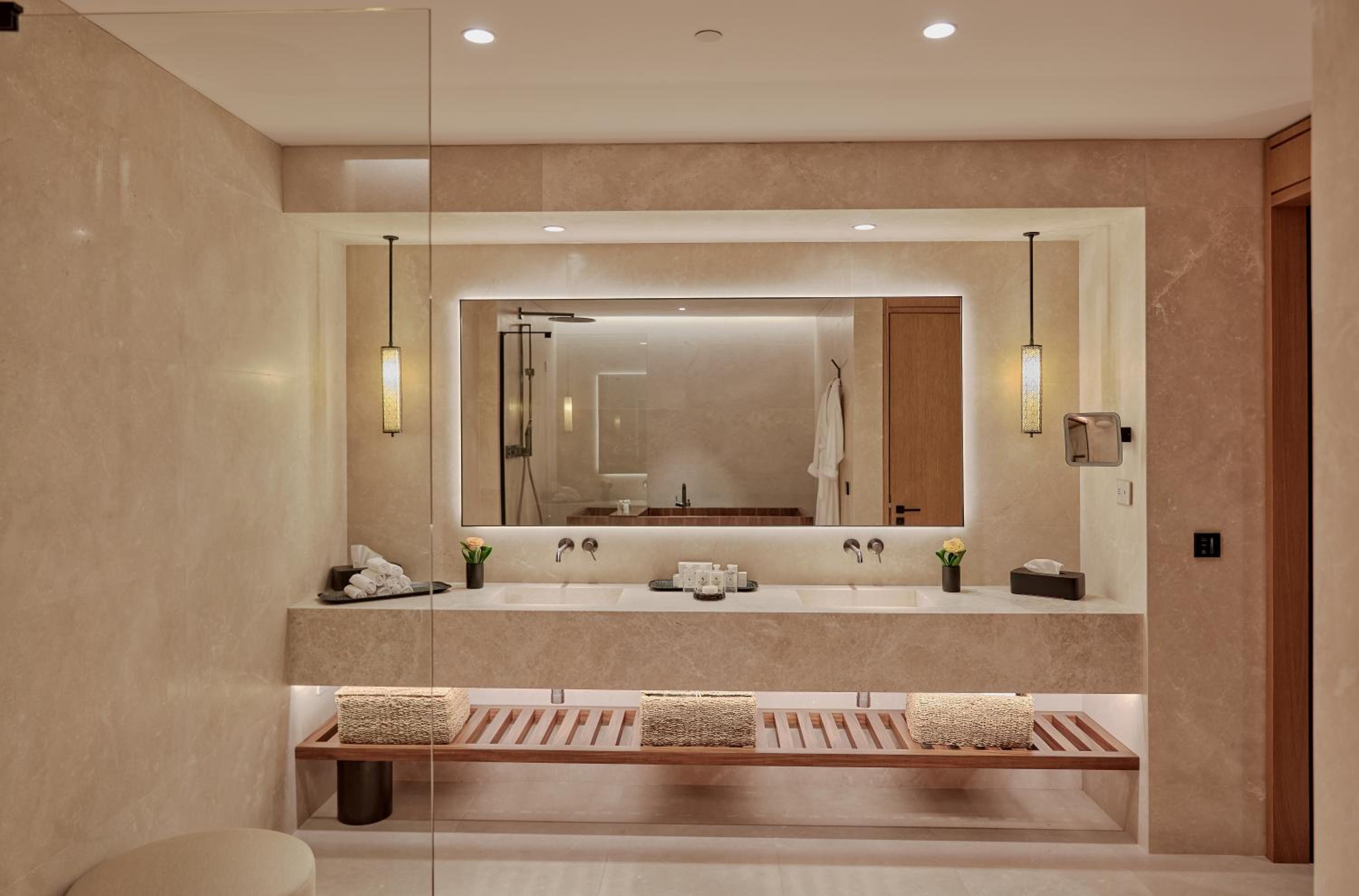 Nobu Suite with Terrace & Ofuro Tub - Bosphorus View - Club Lounge Access photo 3