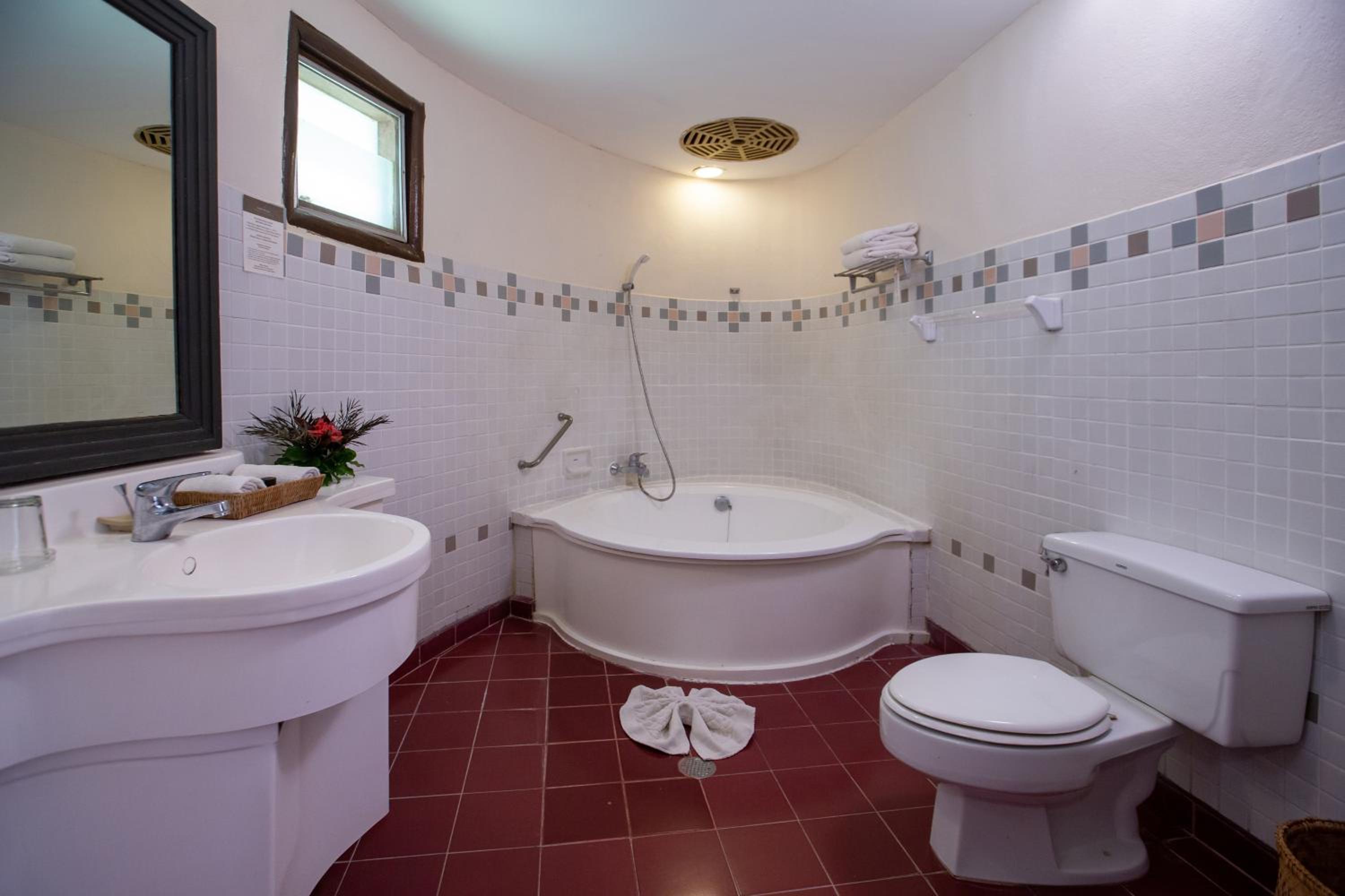 Hillside Chalet Deluxe with bath tub - Photo 10