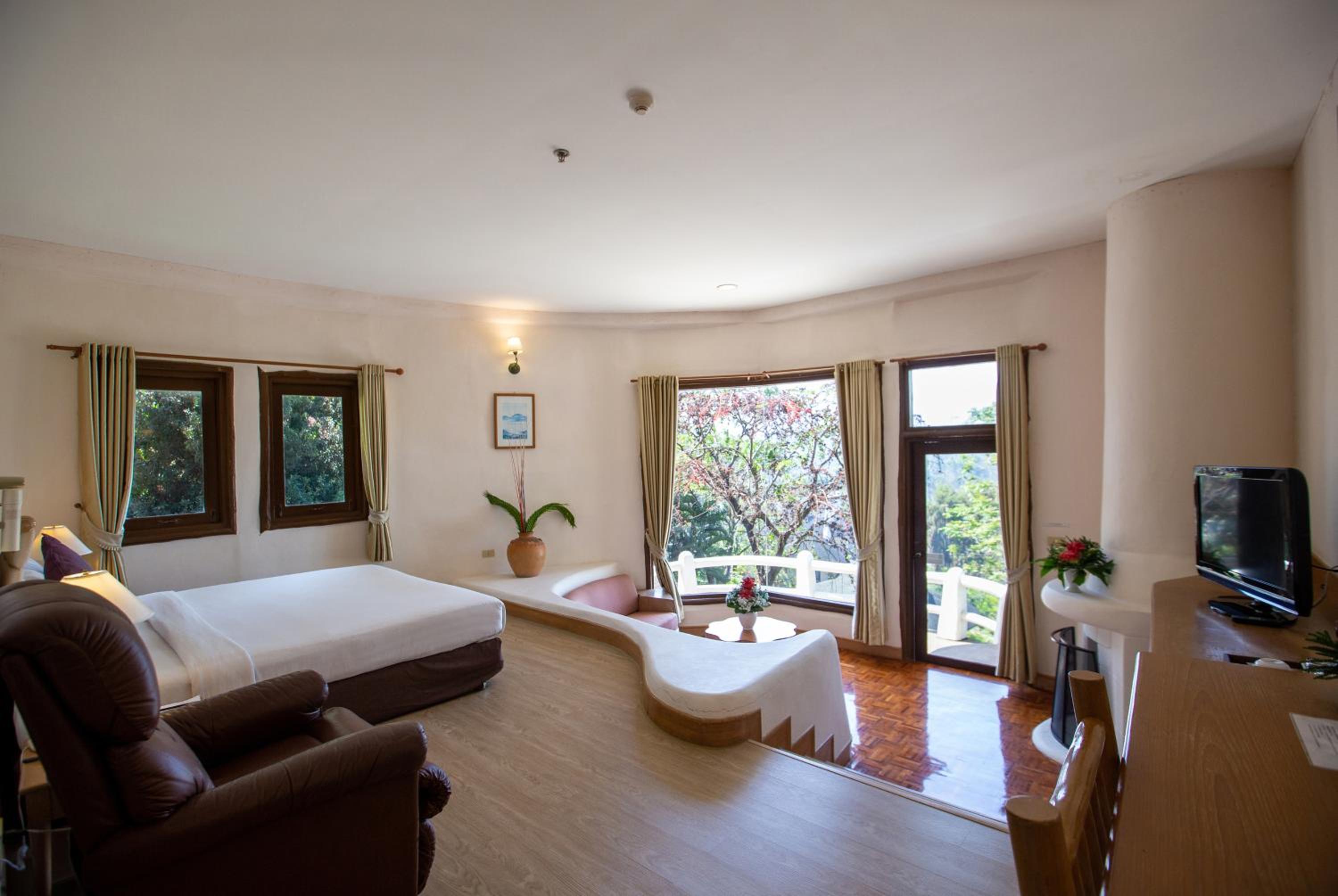 Hillside Chalet Deluxe with bath tub - Photo 6
