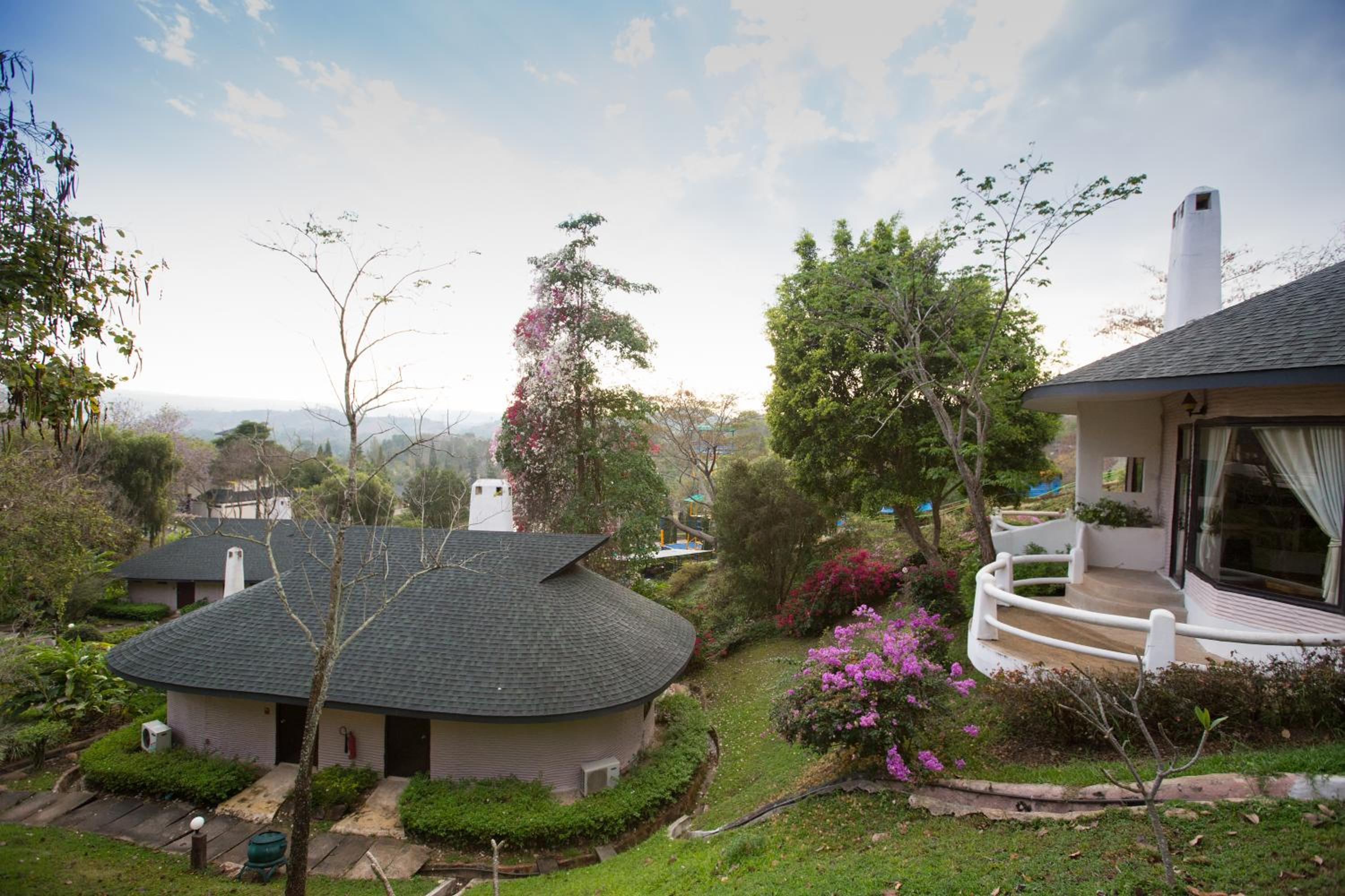 Hillside Chalet Deluxe with bath tub - Photo 4