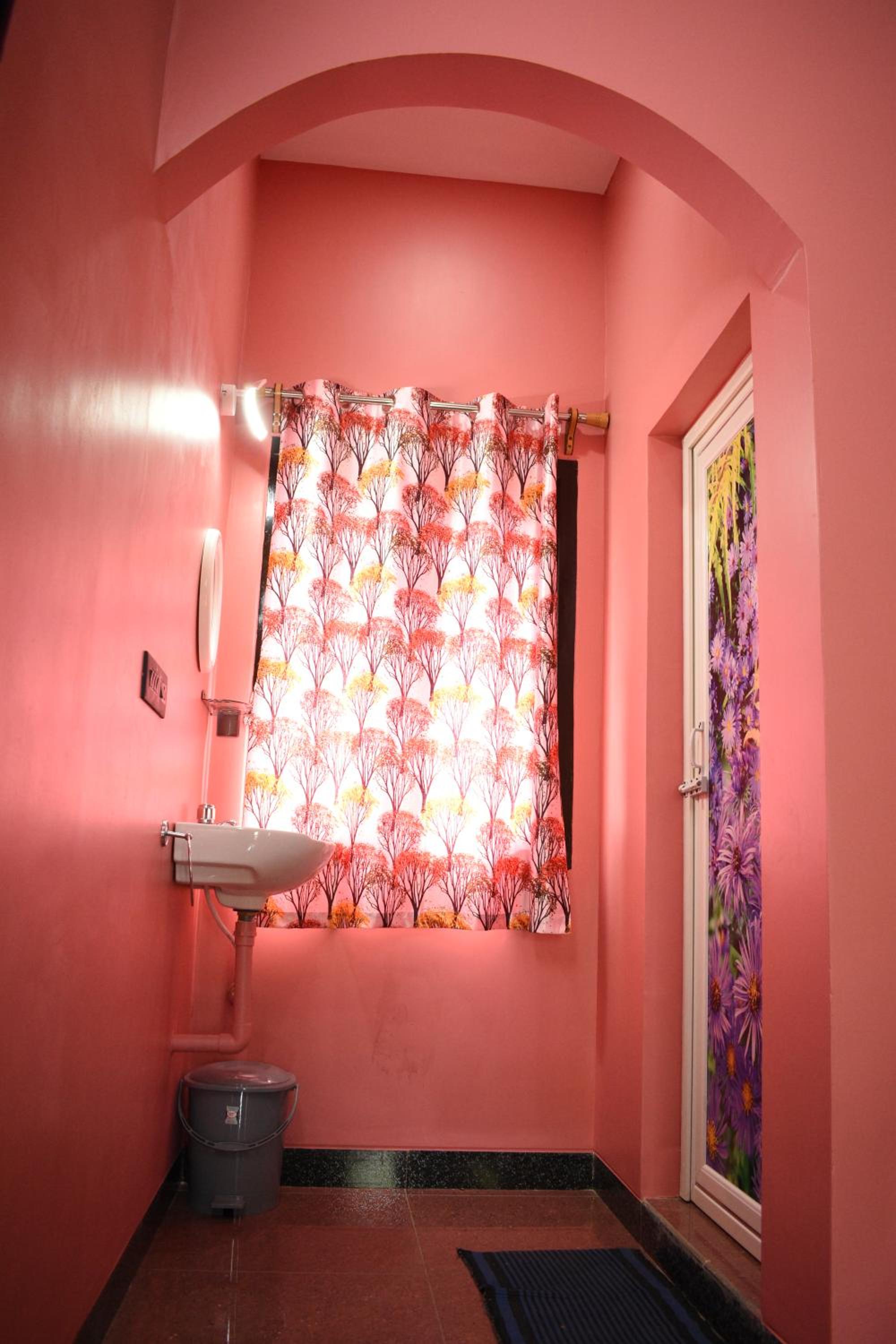Standard Double Room - Photo 12