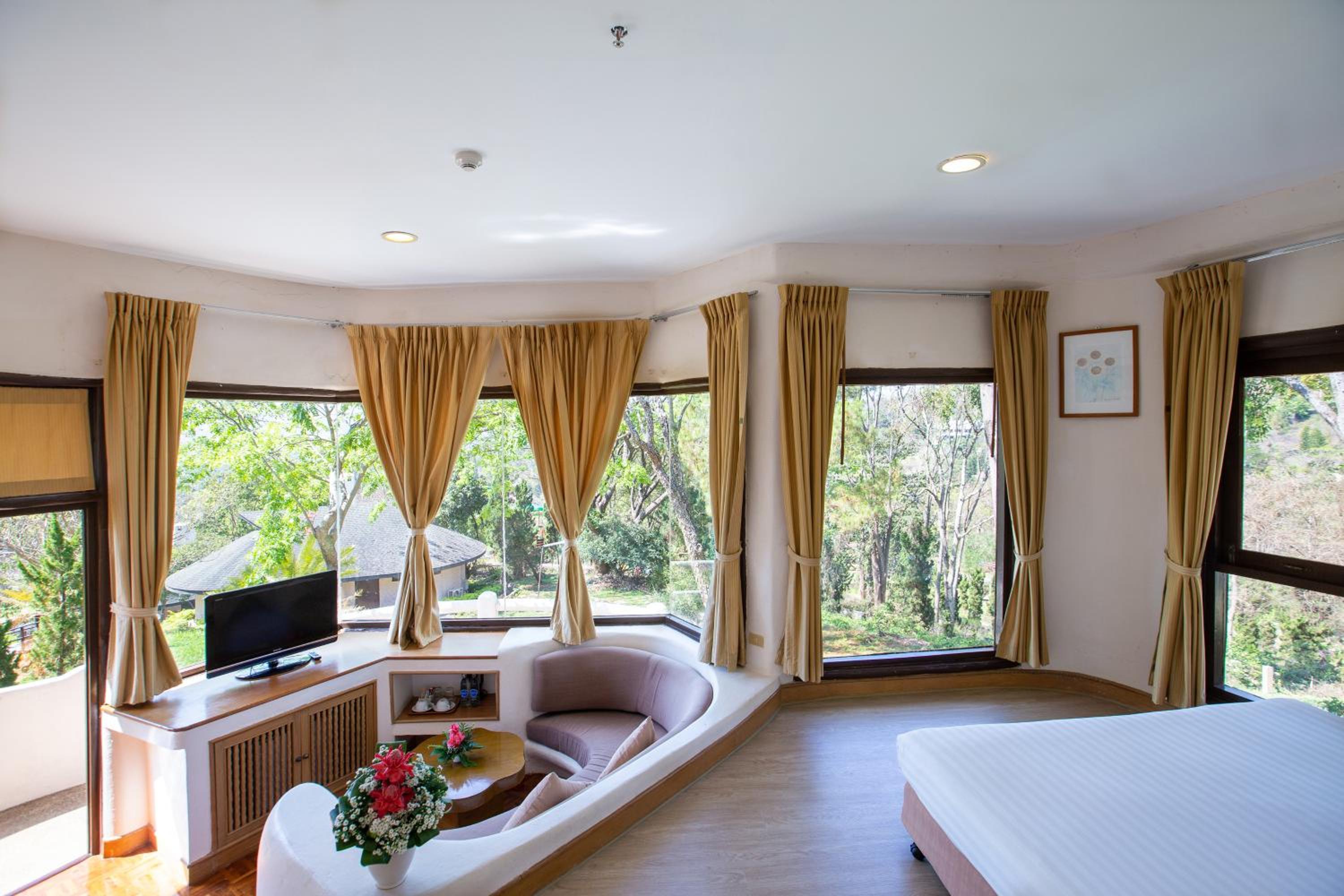 Hillside Chalet Deluxe Private with bath tub - Photo 3