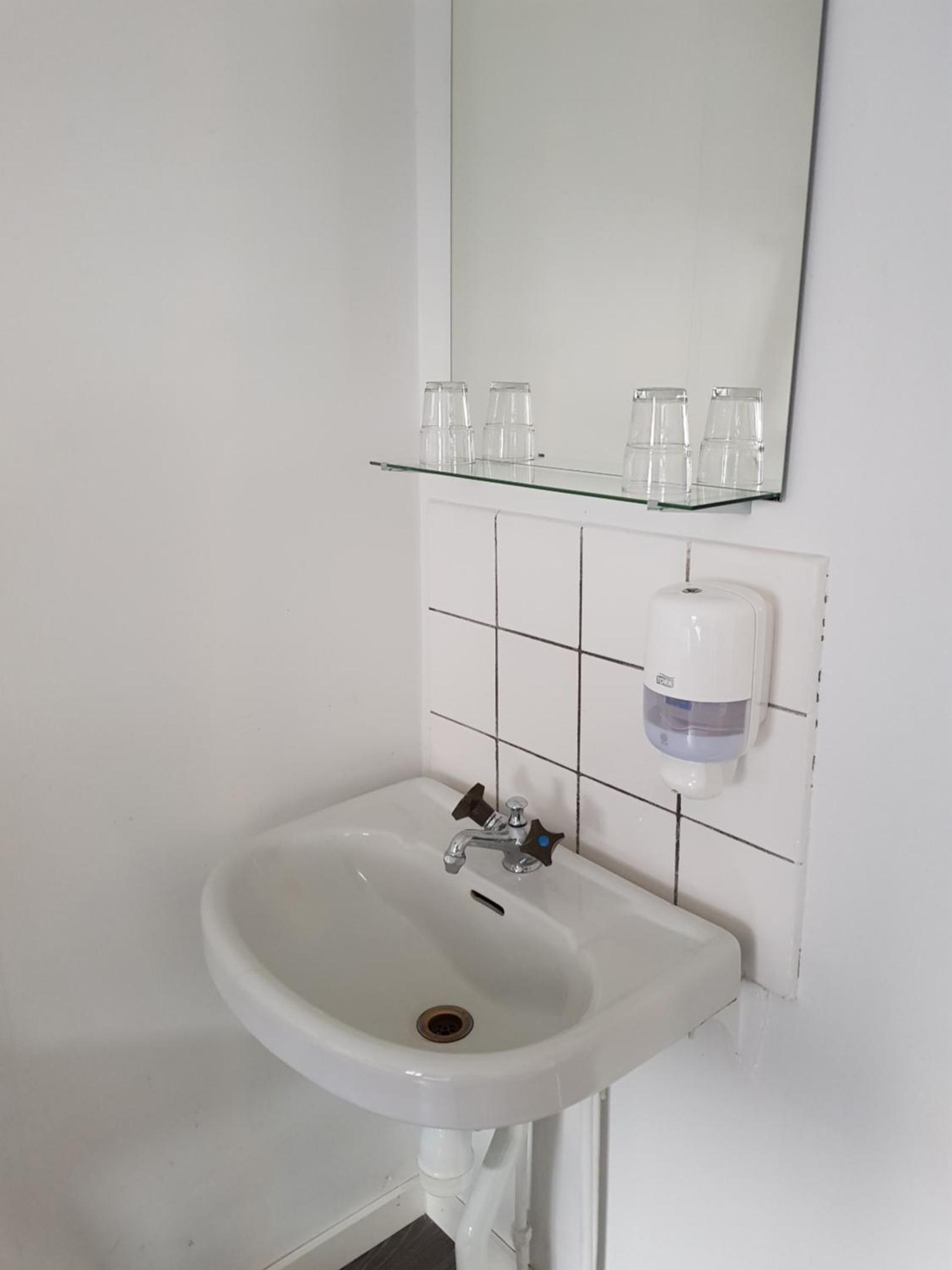 Double or Twin Room with Shared Bathroom photo 2