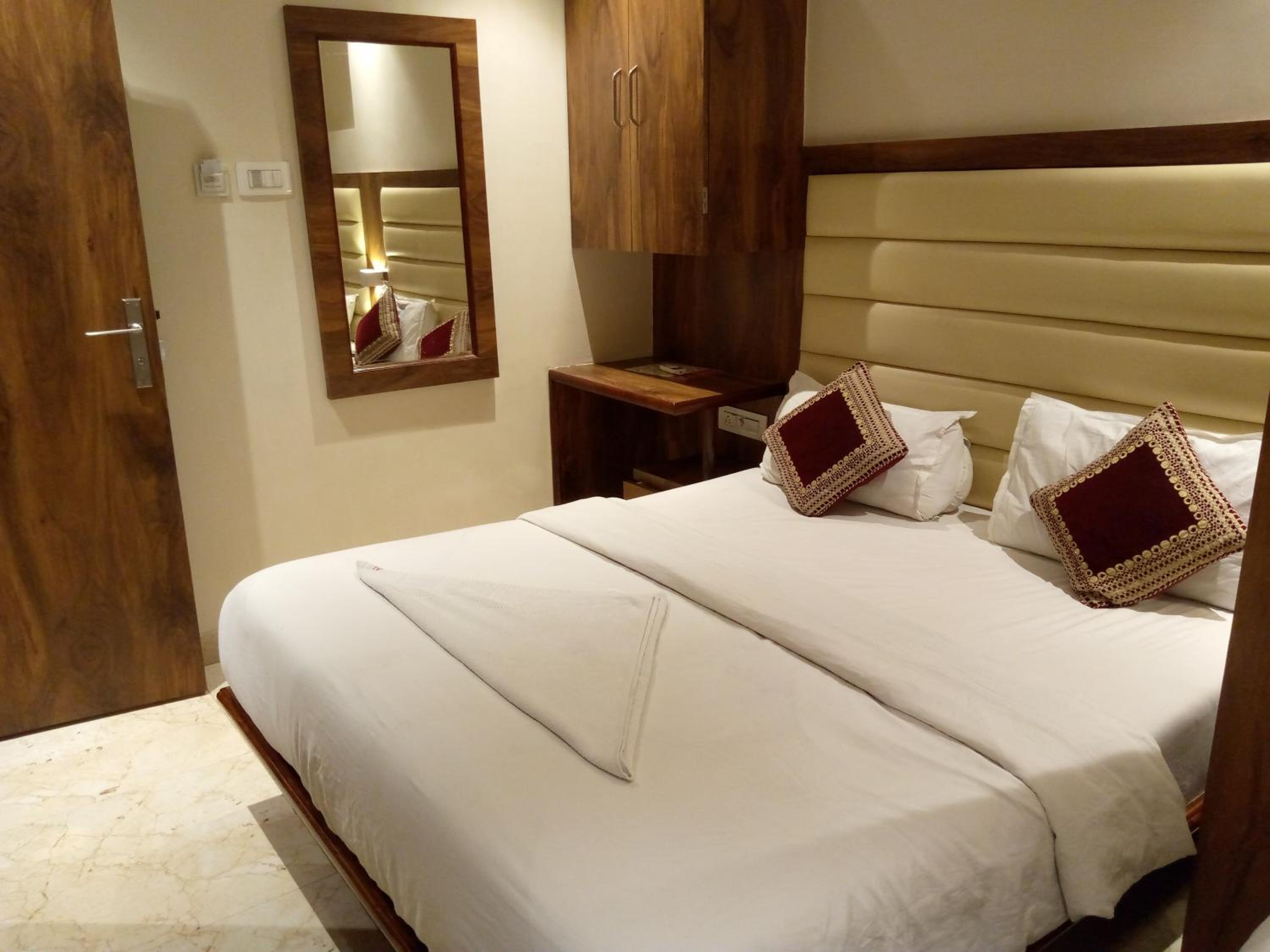 Classic Triple Room - Photo 11