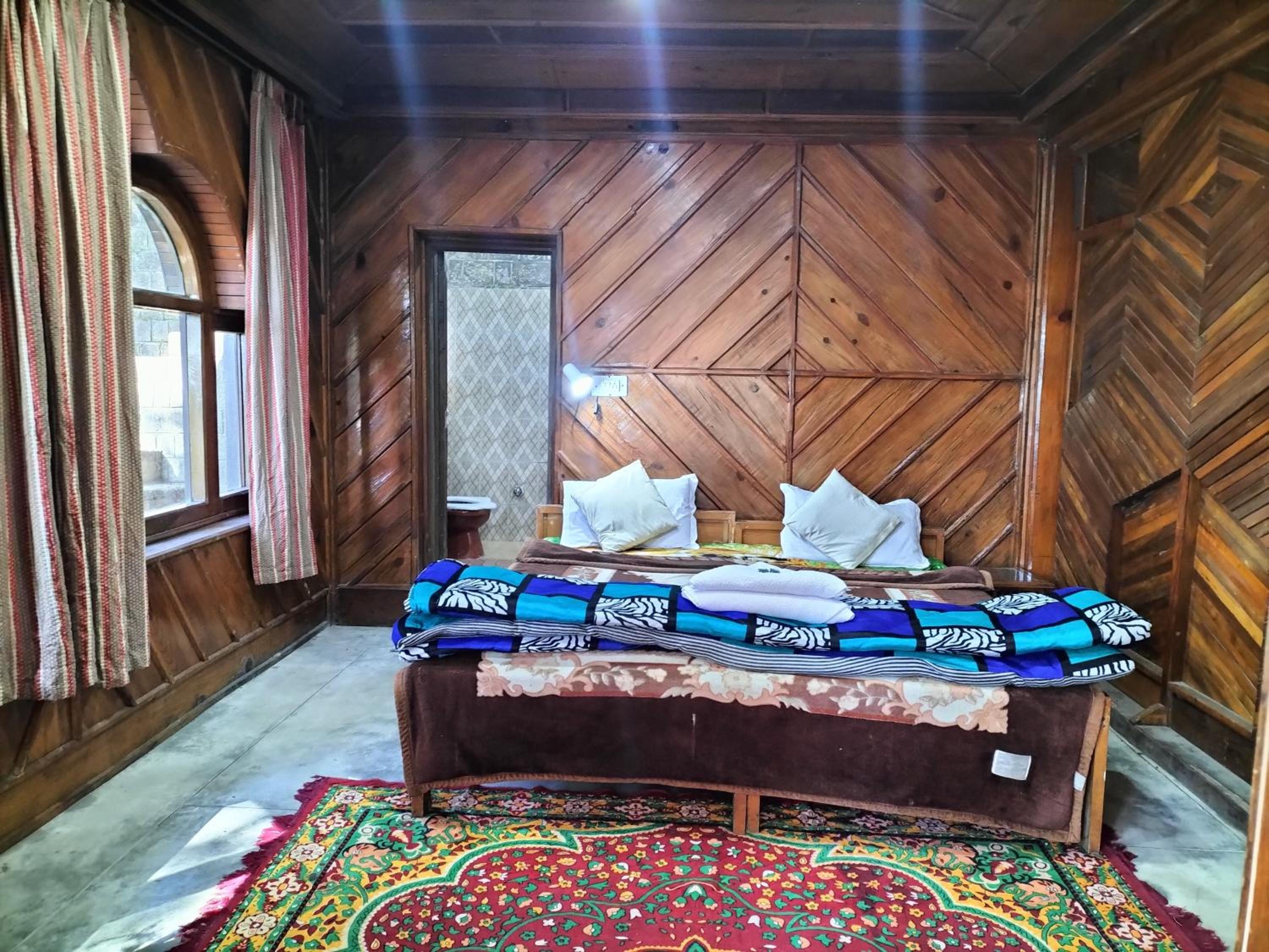 Budget Double Room photo 3