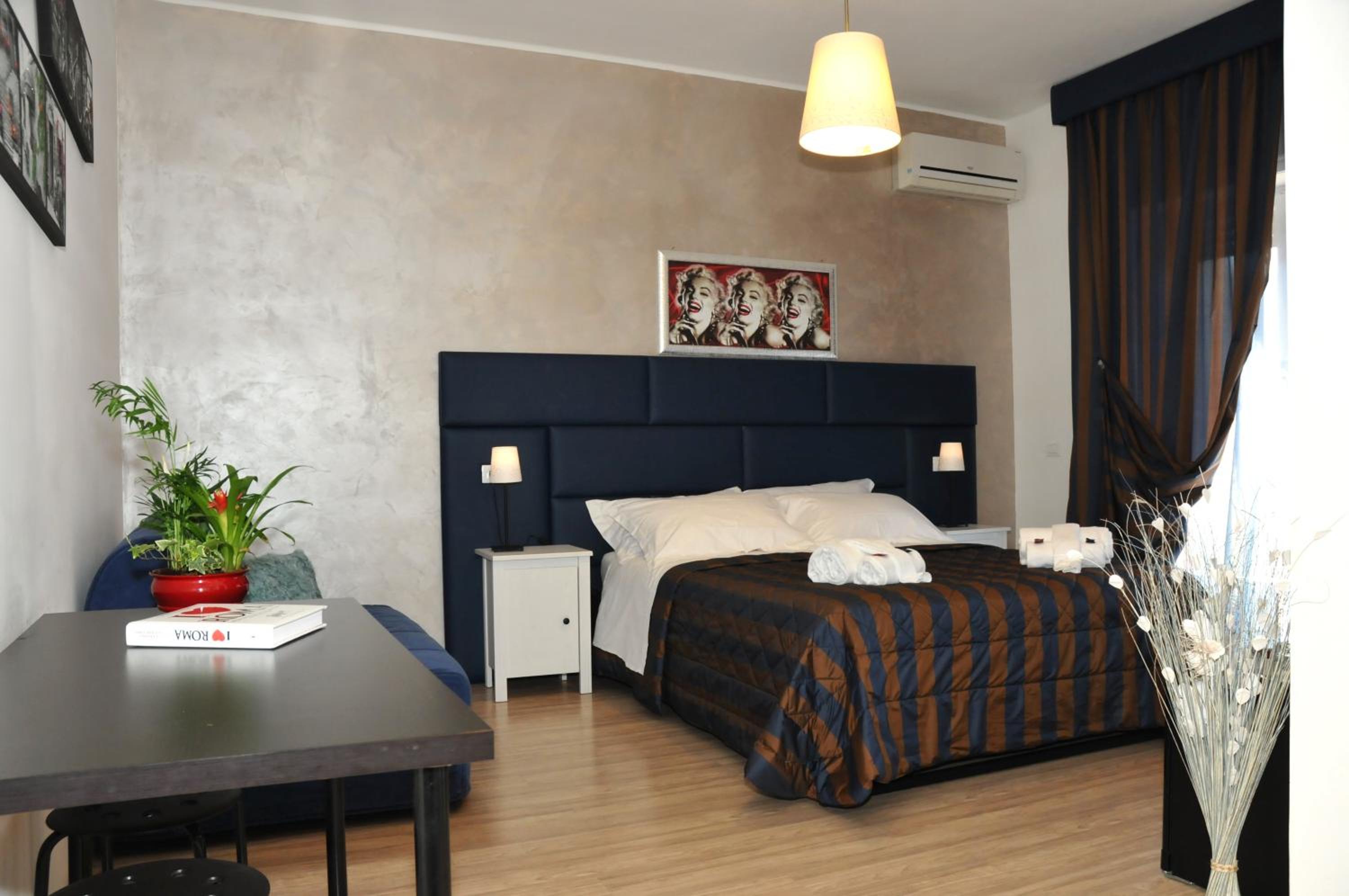 Deluxe Three-Bedroom Apartment