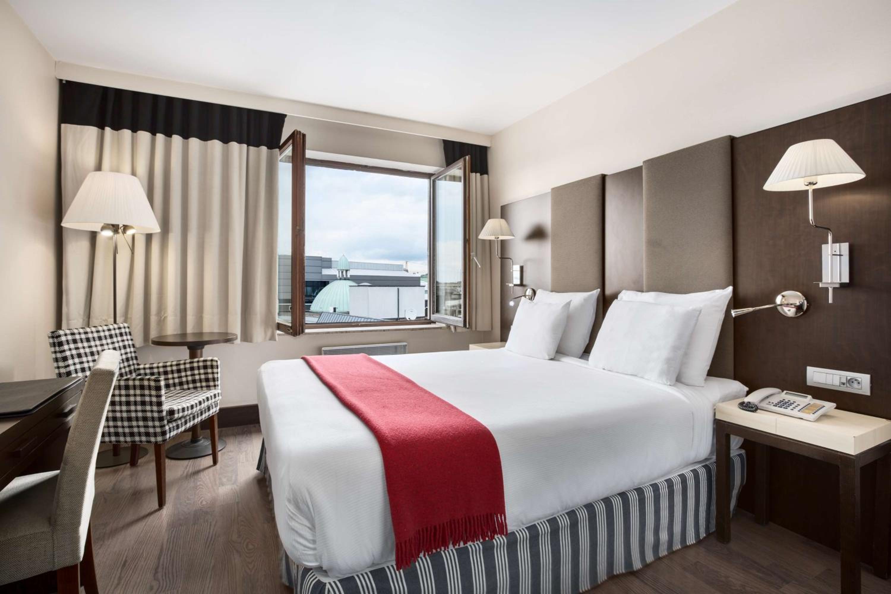 Standard Double or Twin Room - Photo 7
