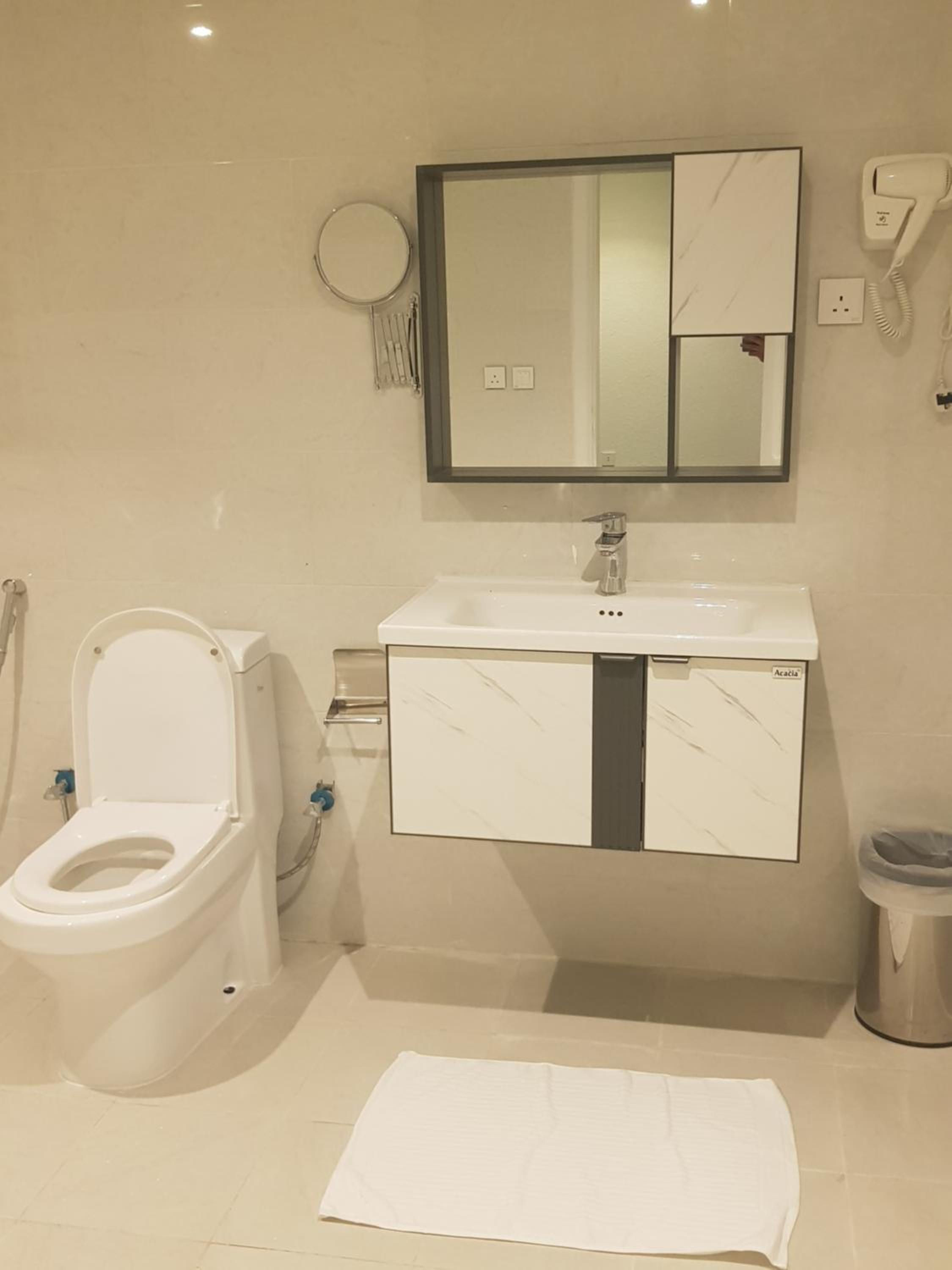 Deluxe Double Or Twin Room - Photo 13