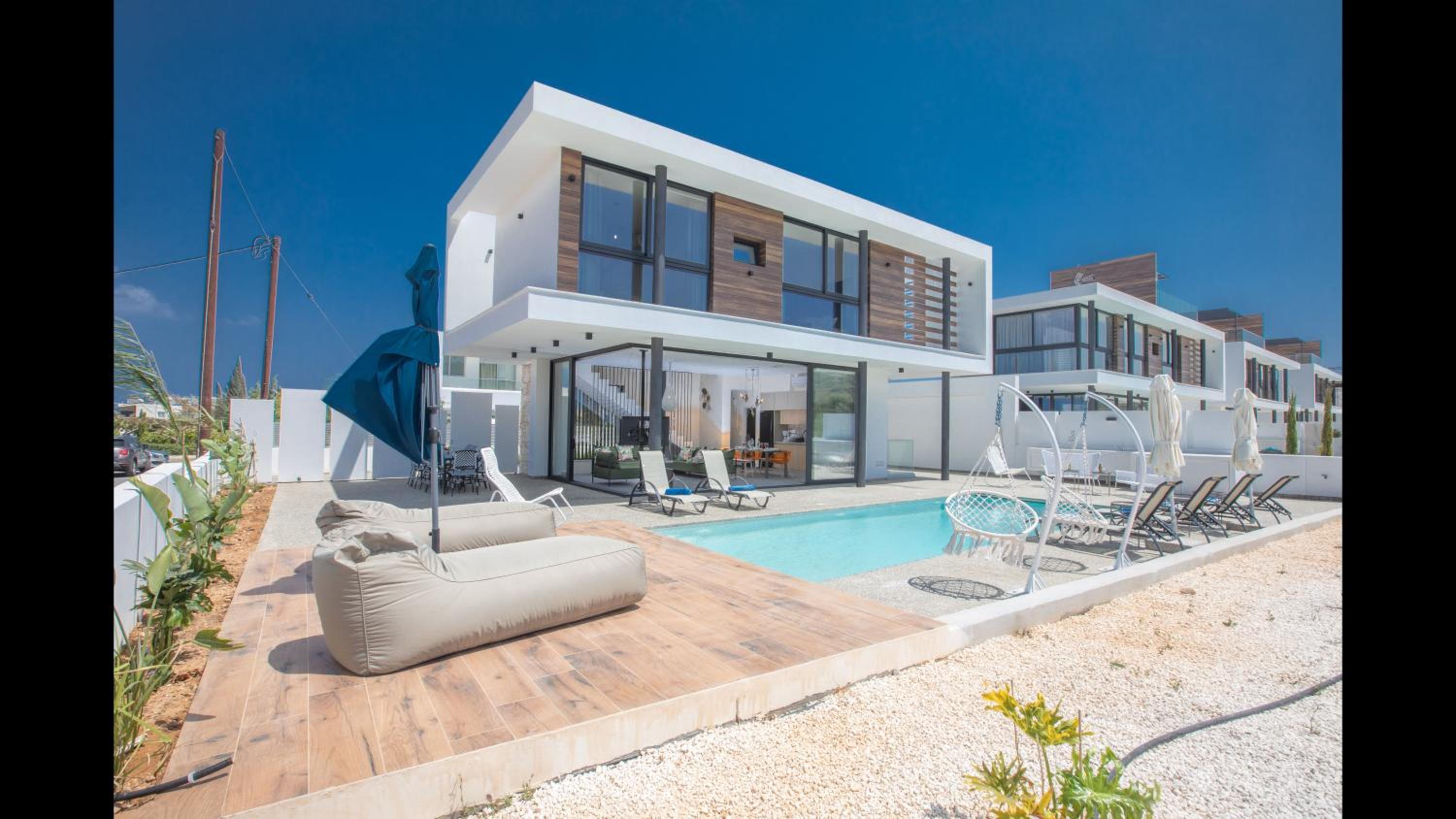 Villa photo 3