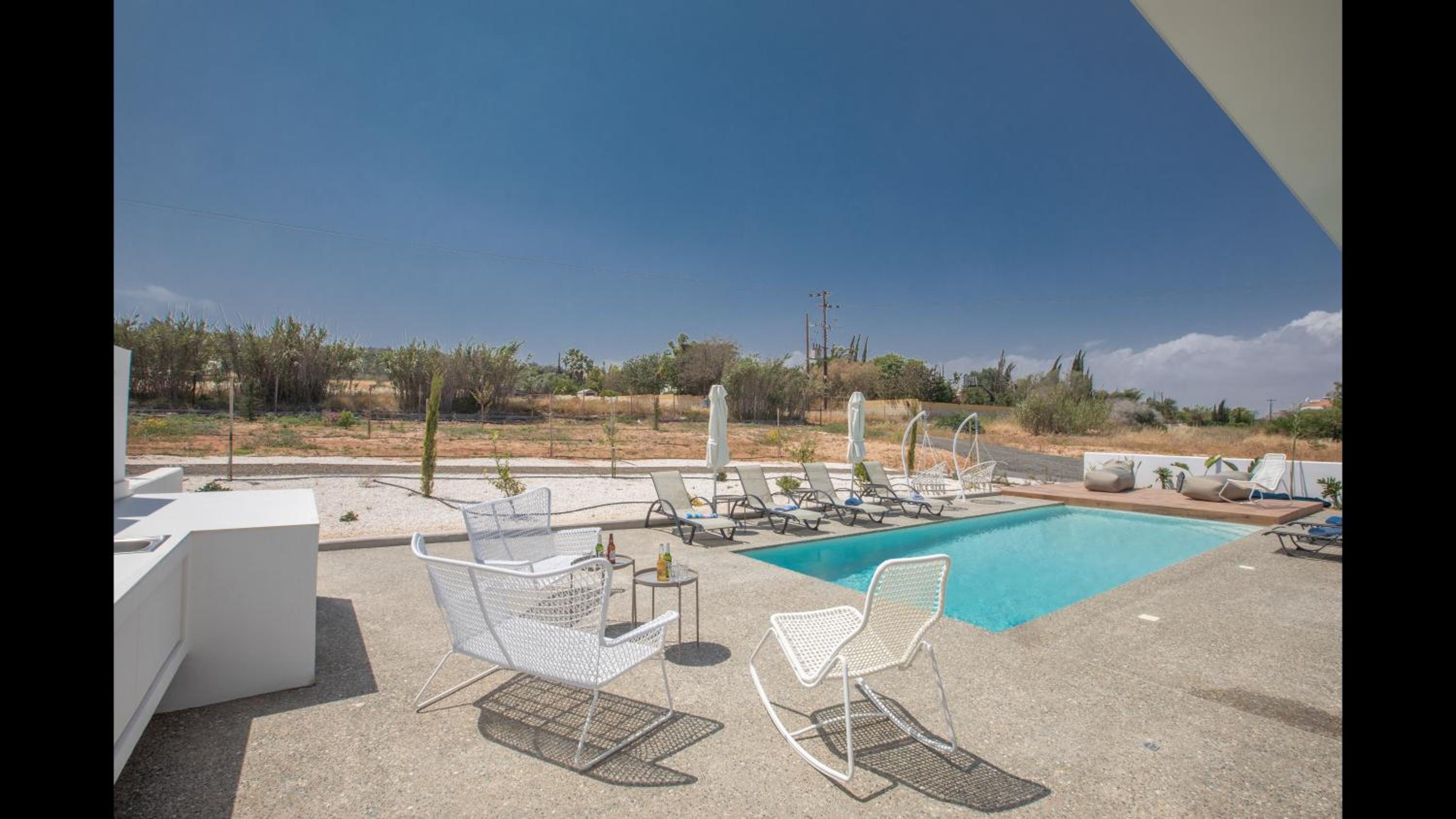 Villa photo 2