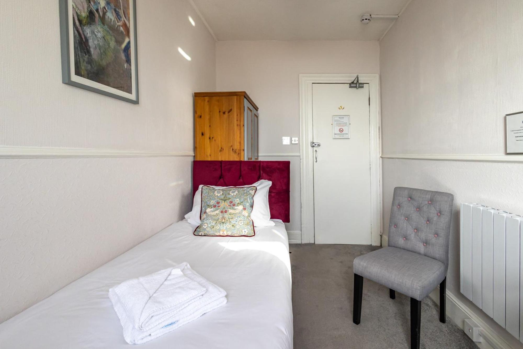 Single Room with Private External Bathroom