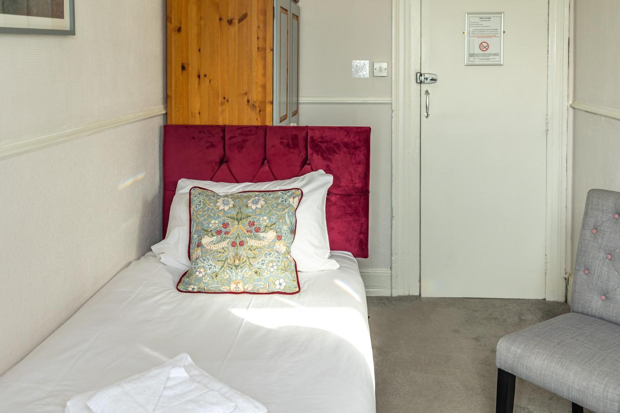 Single Room with Private External Bathroom photo 2