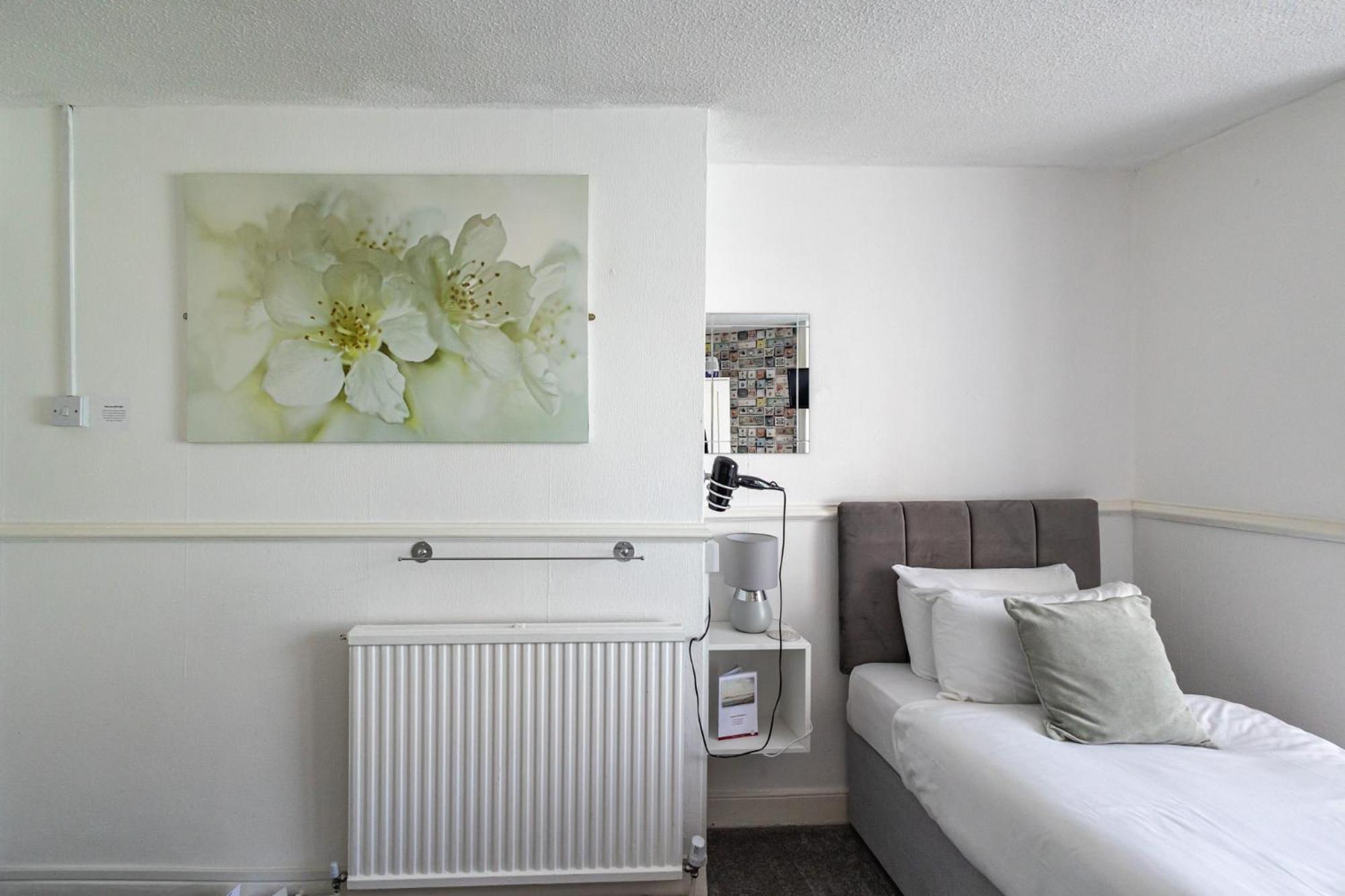 Standard Twin Room photo 2