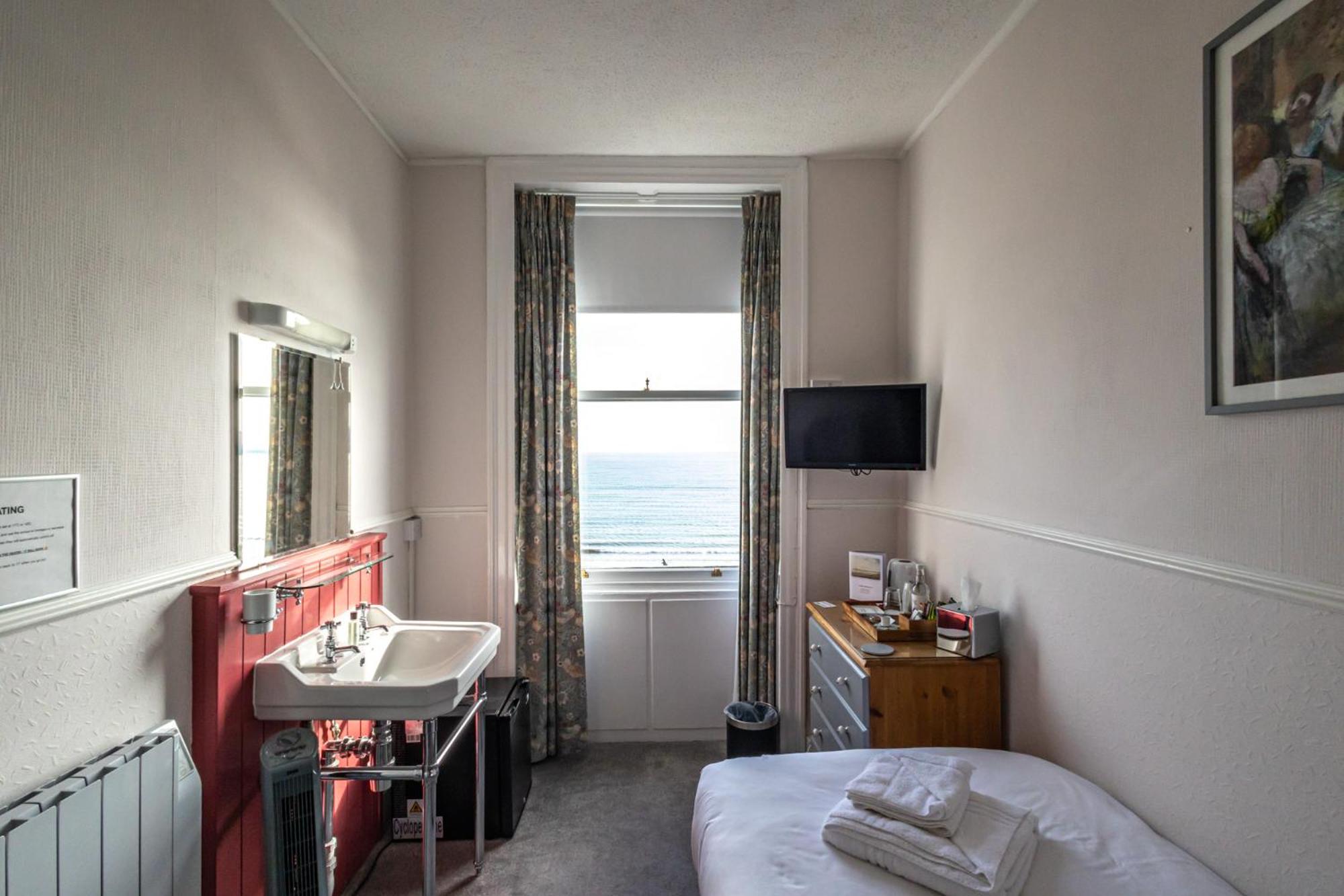 Single Room with Private External Bathroom photo 3