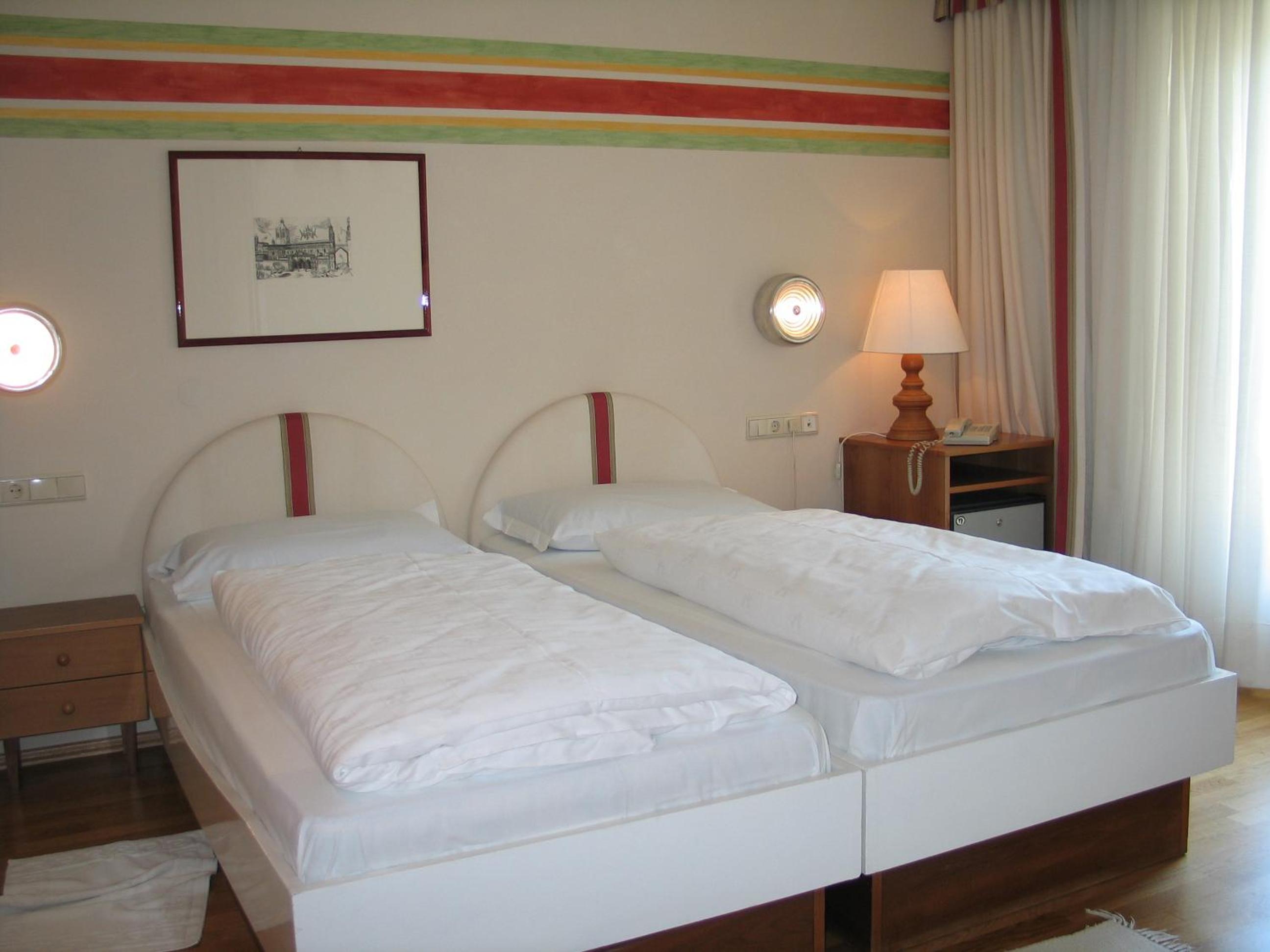 Twin Room - Photo 2