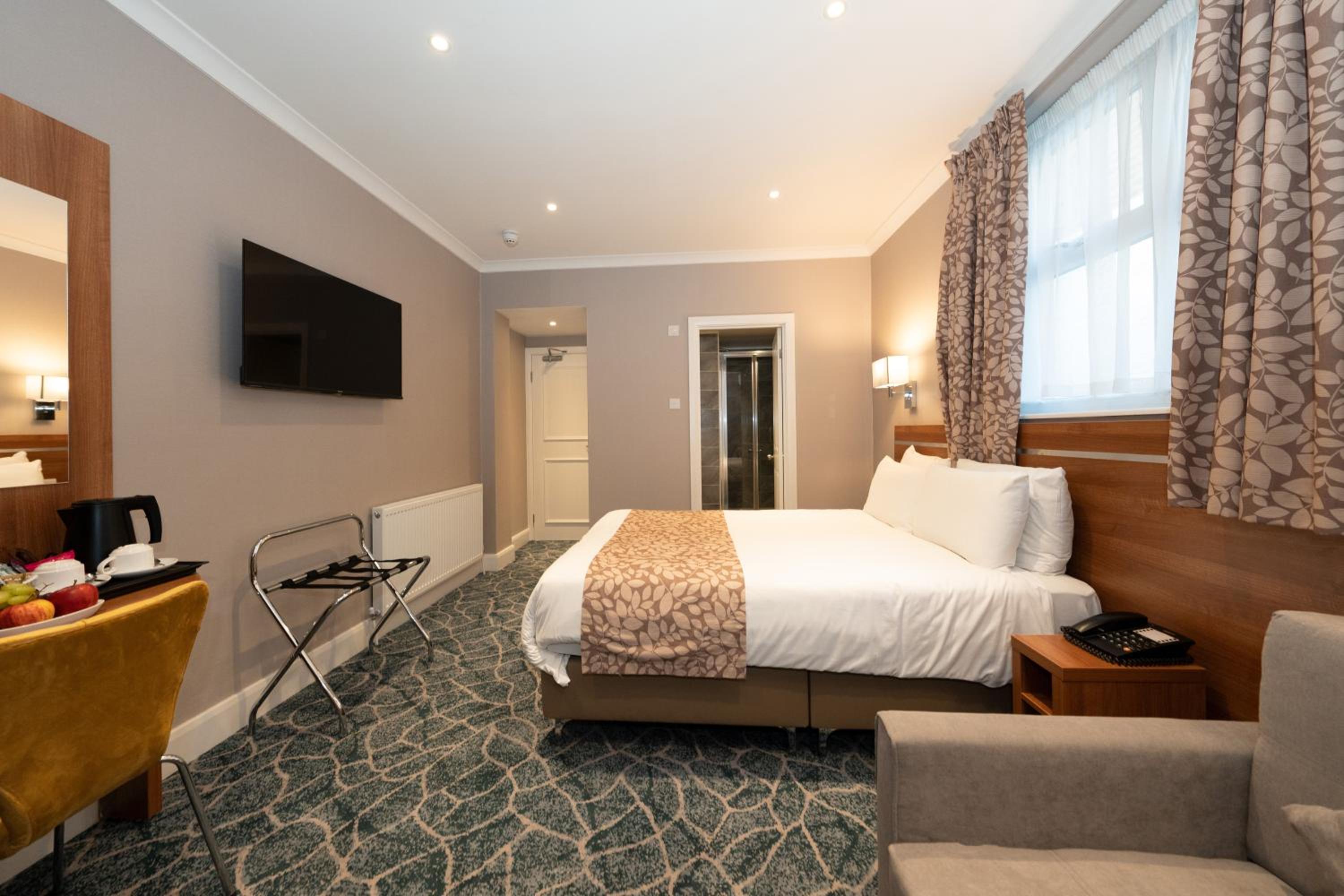 Hyde Park Club Room photo 1