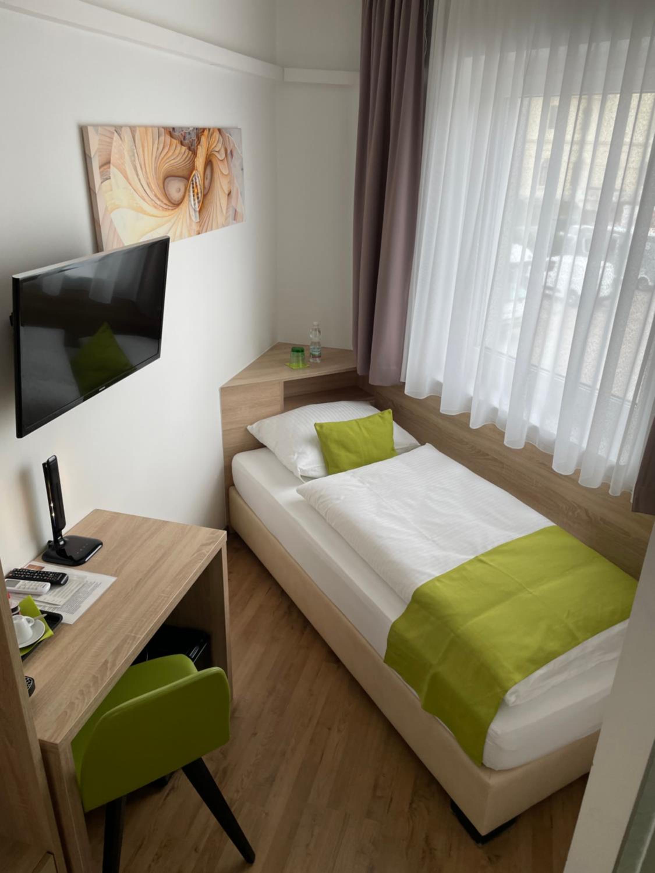 Standard Single Room with Shower photo 3