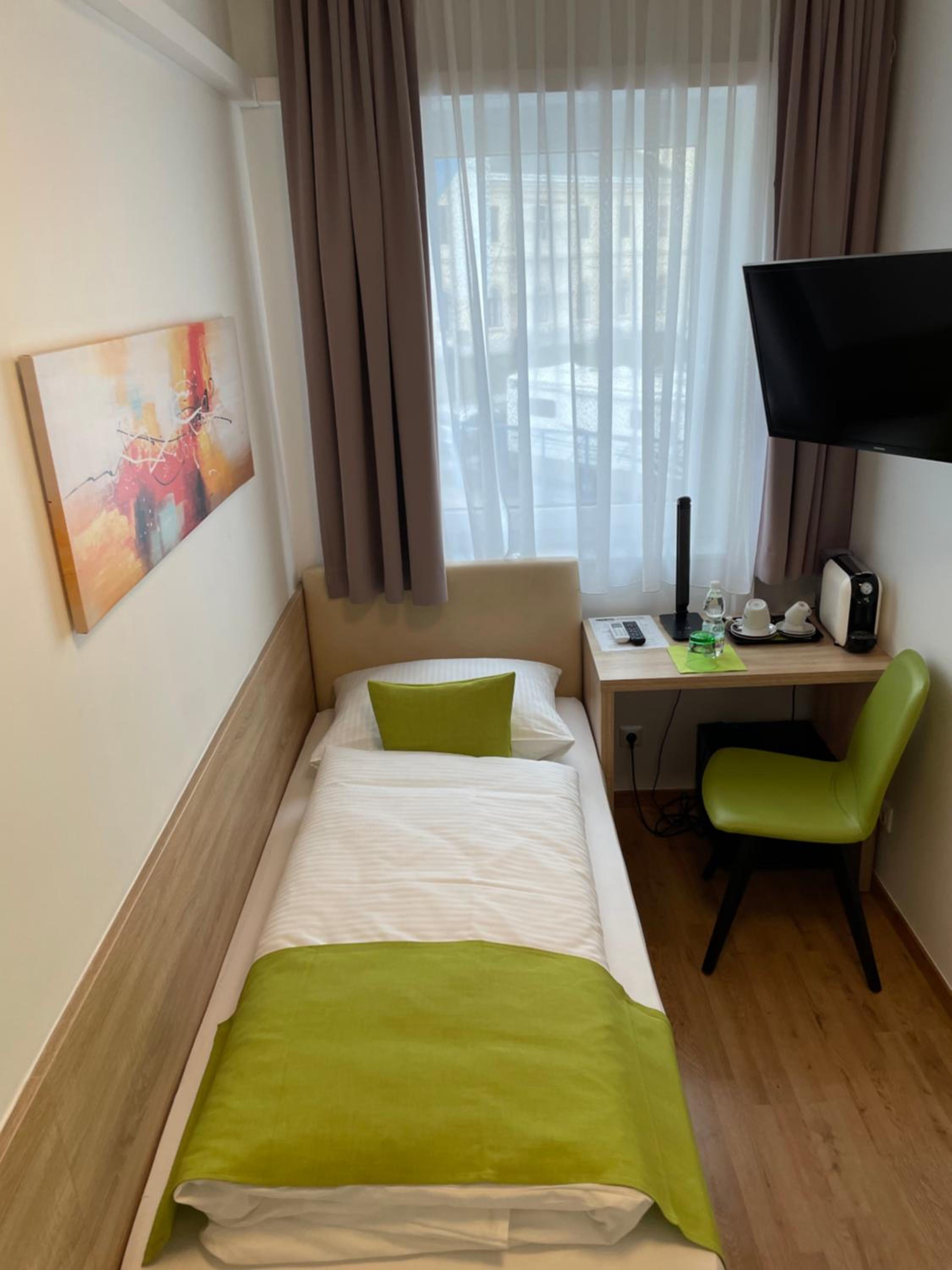 Small Twin Room photo 2