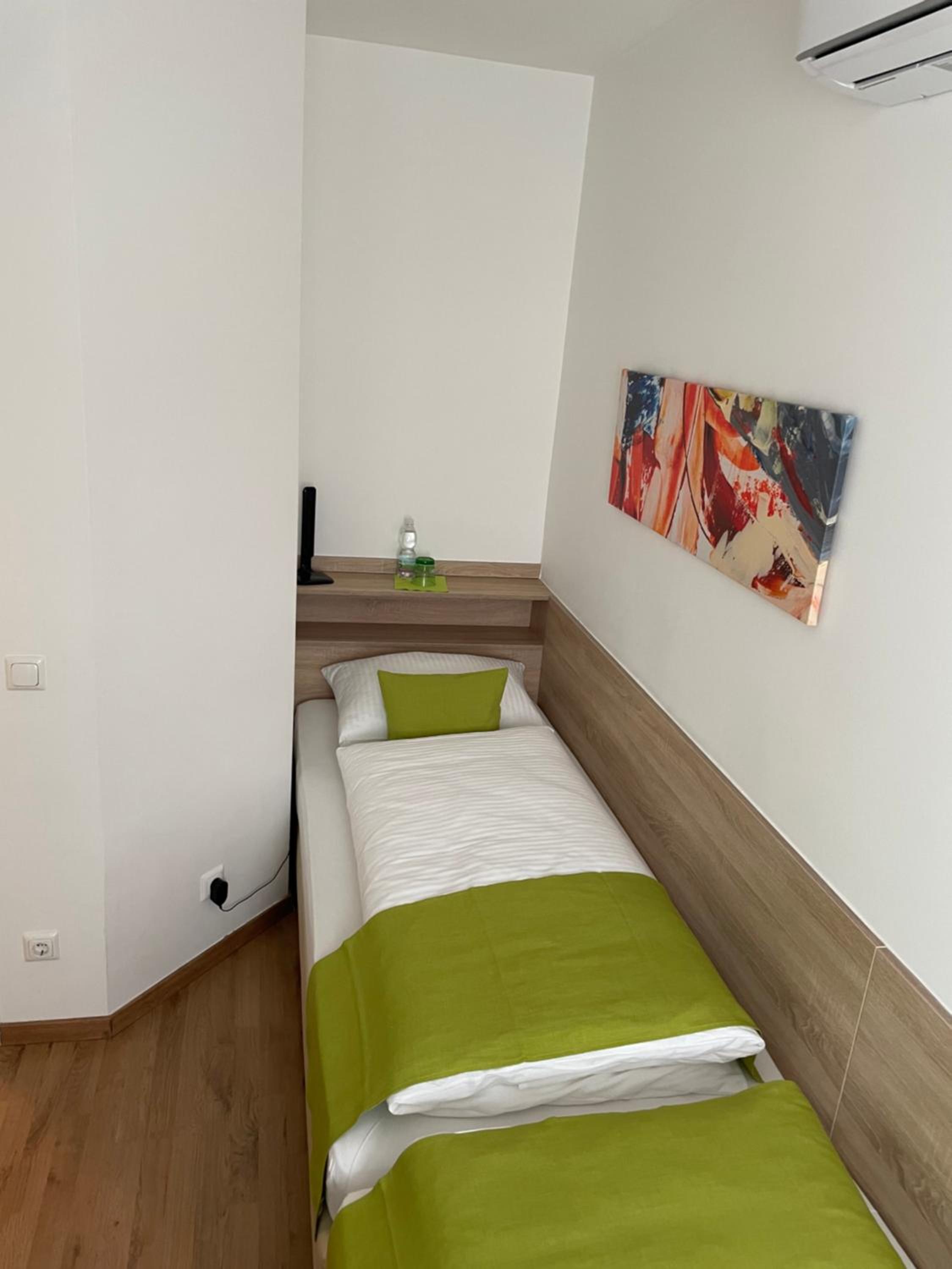 Small Twin Room photo 3