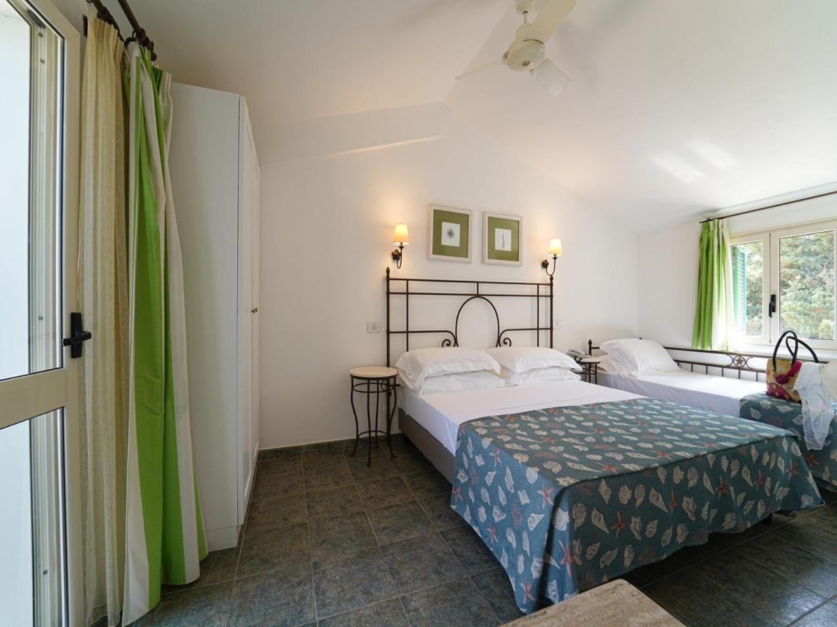 Standard Triple Room photo 2