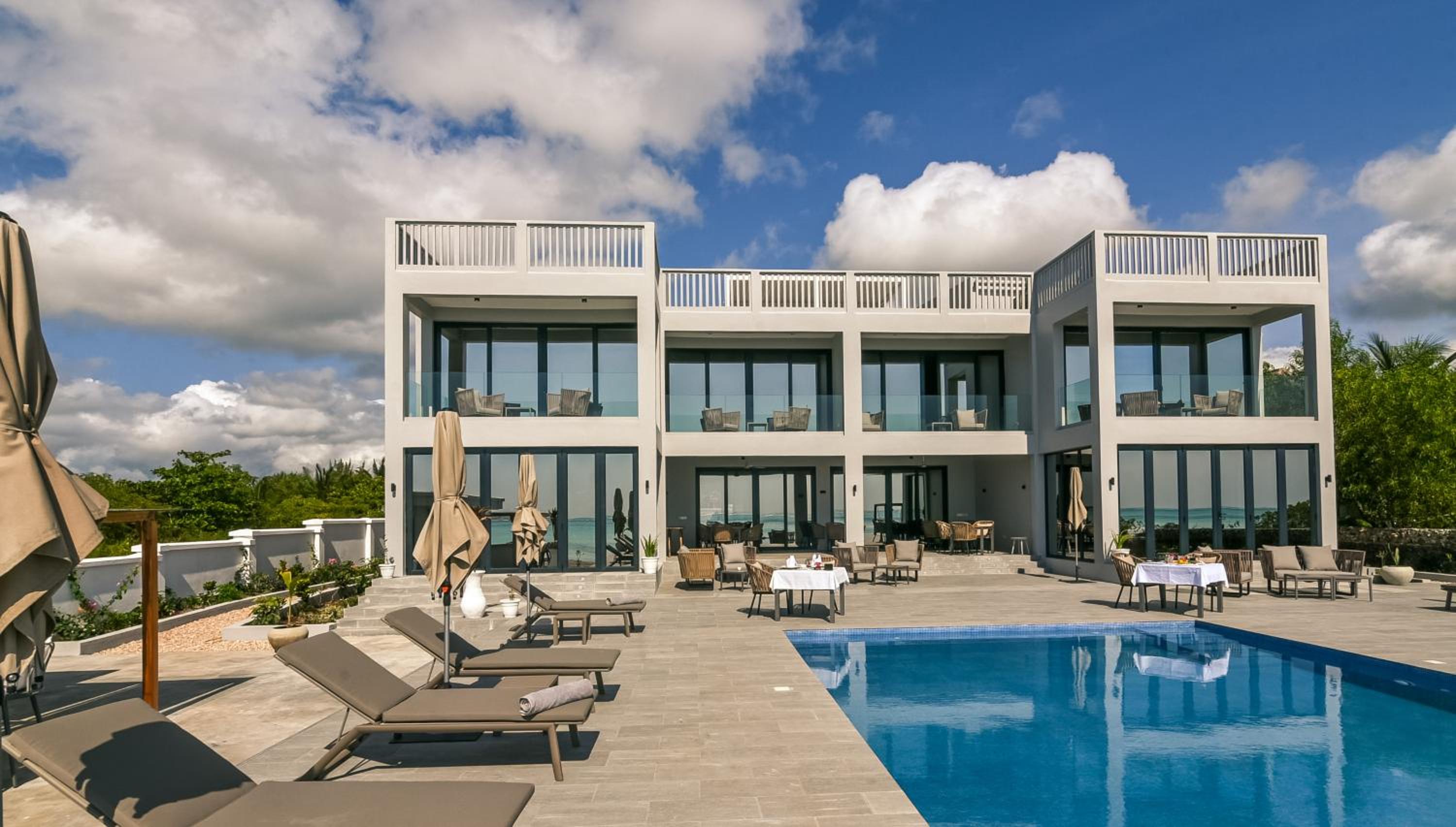 Villa - Beach Front - Photo 9