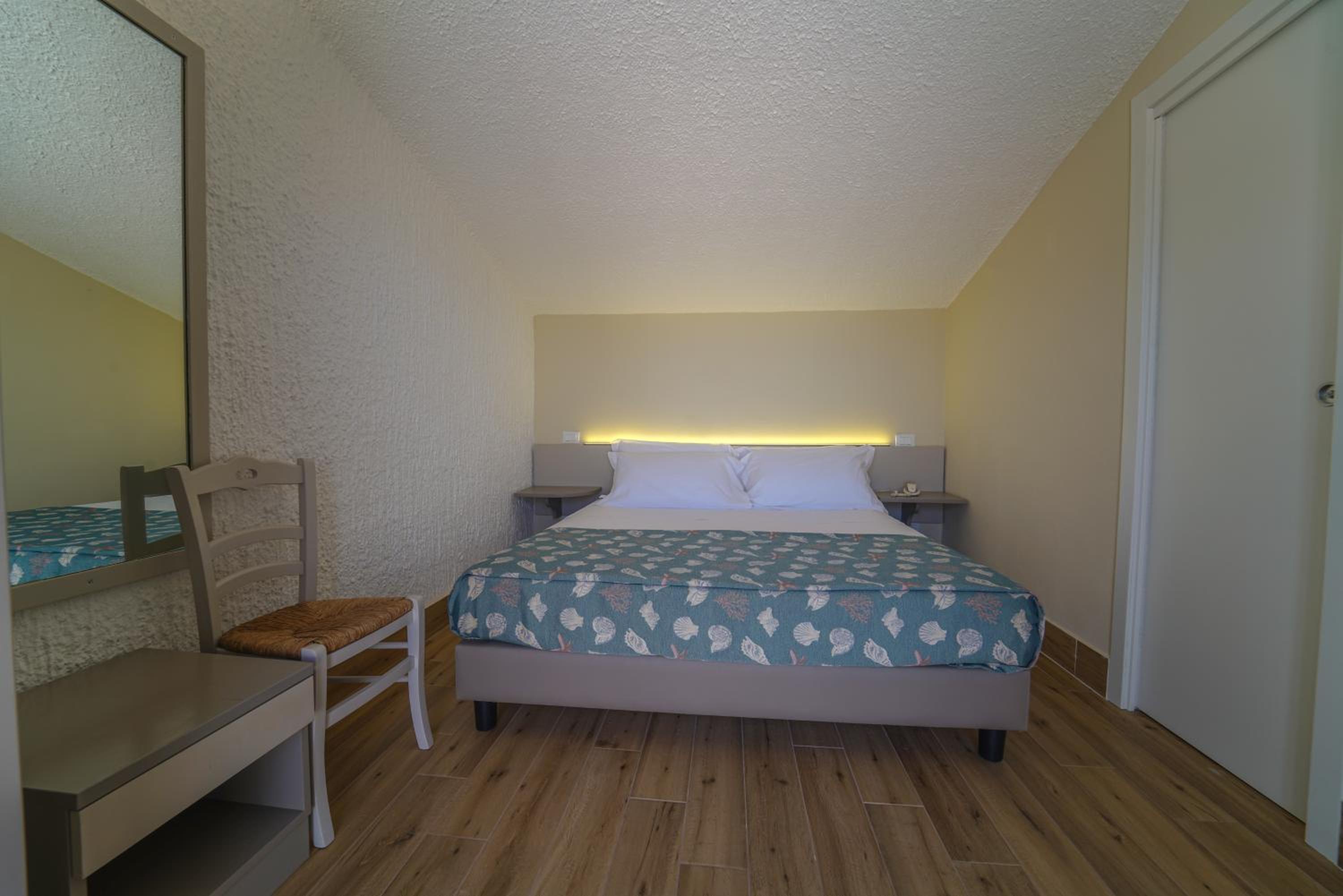 Economy Double Room photo 2