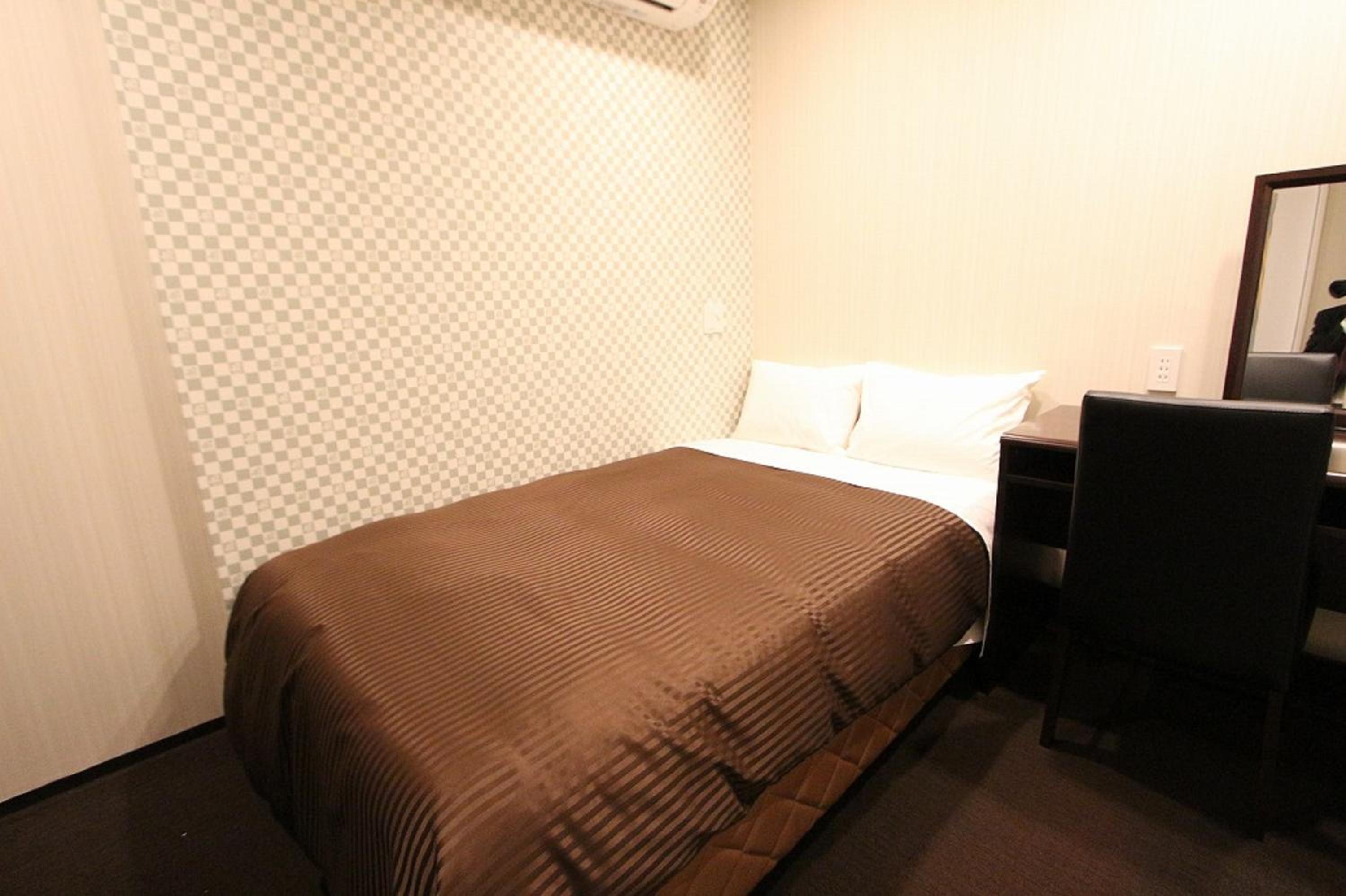 Double Room with Small Double Bed - Smoking photo 3