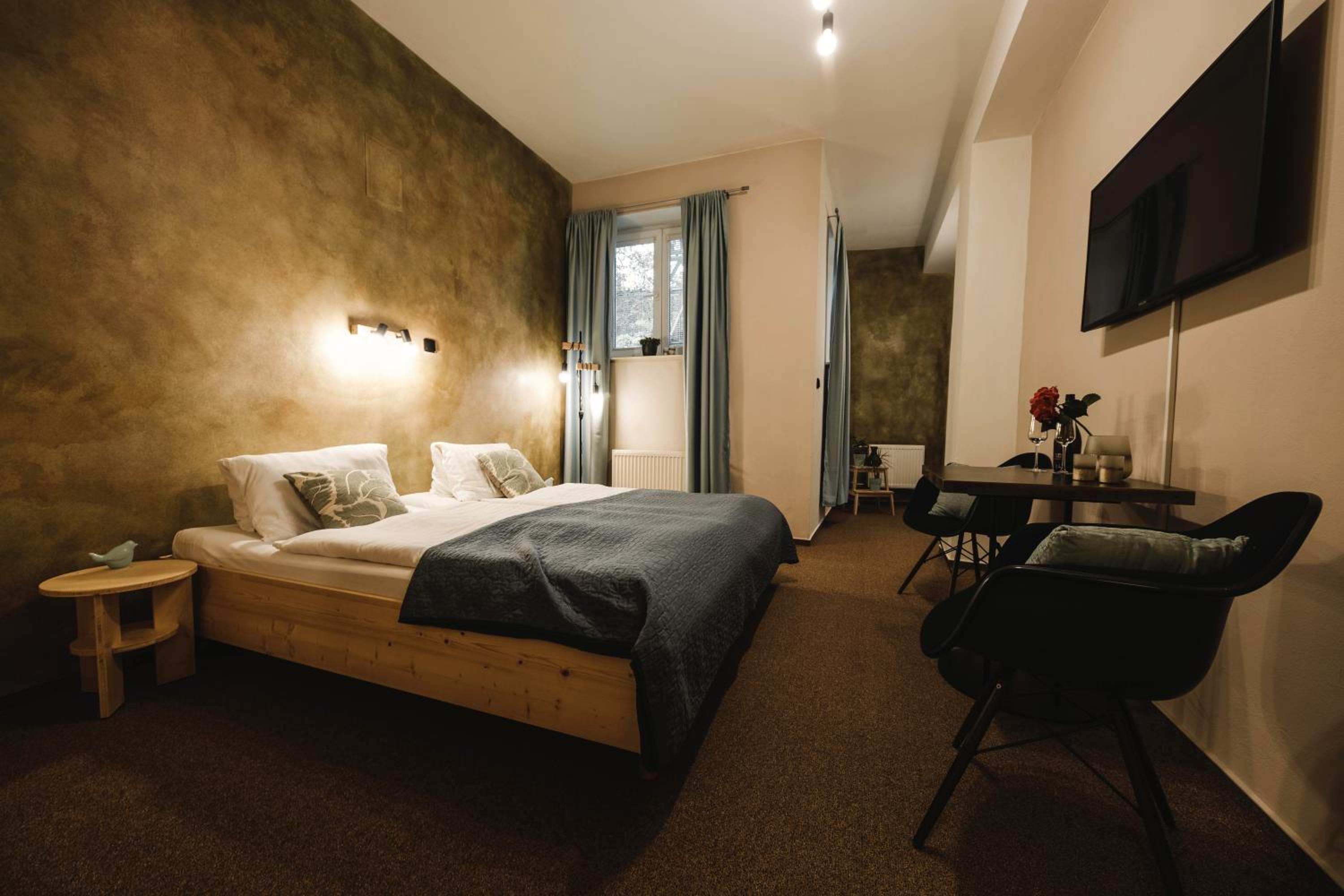 Small Double Room - Photo 3