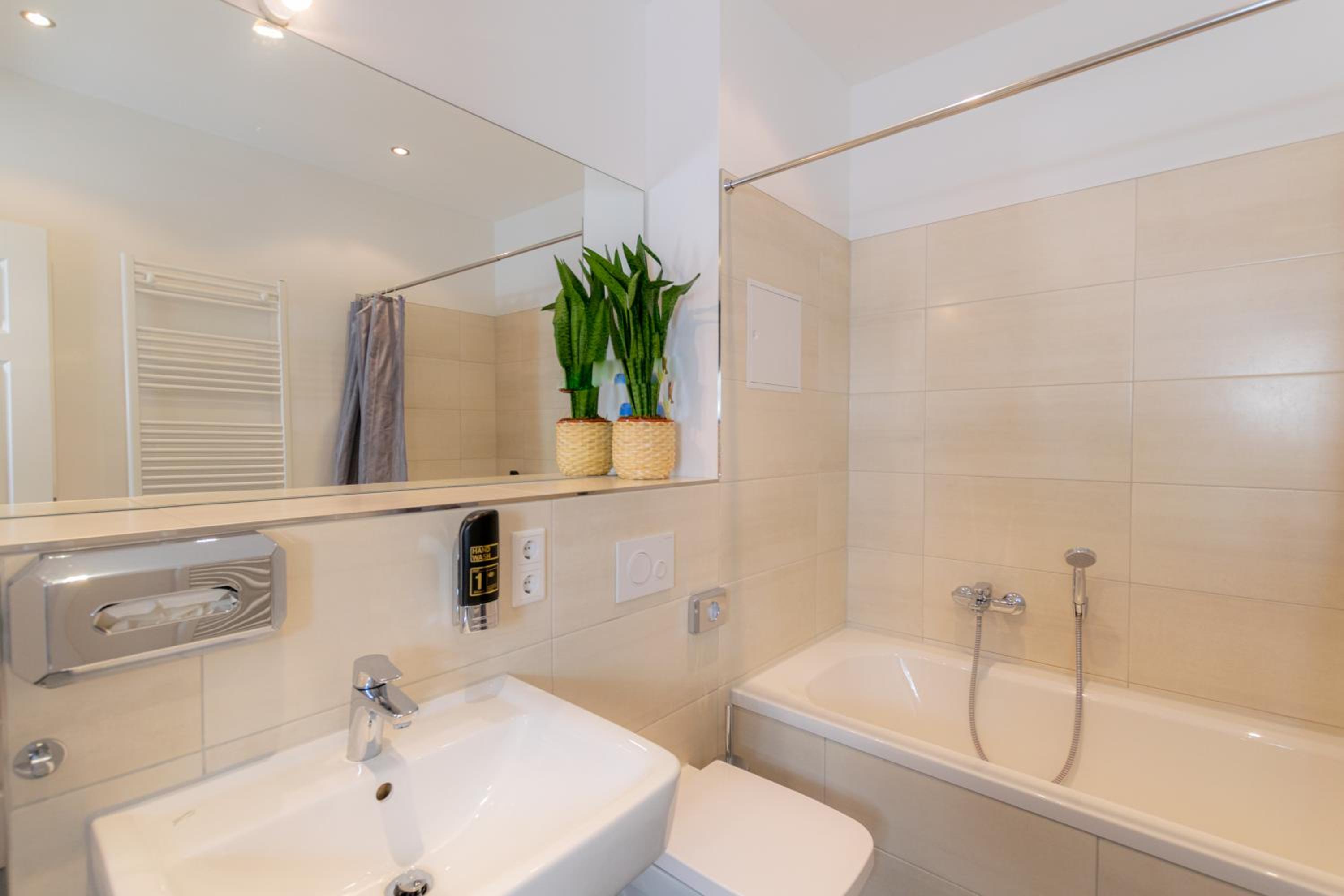 Large Three-Bedroom Apartment "Grand Modern" photo 3