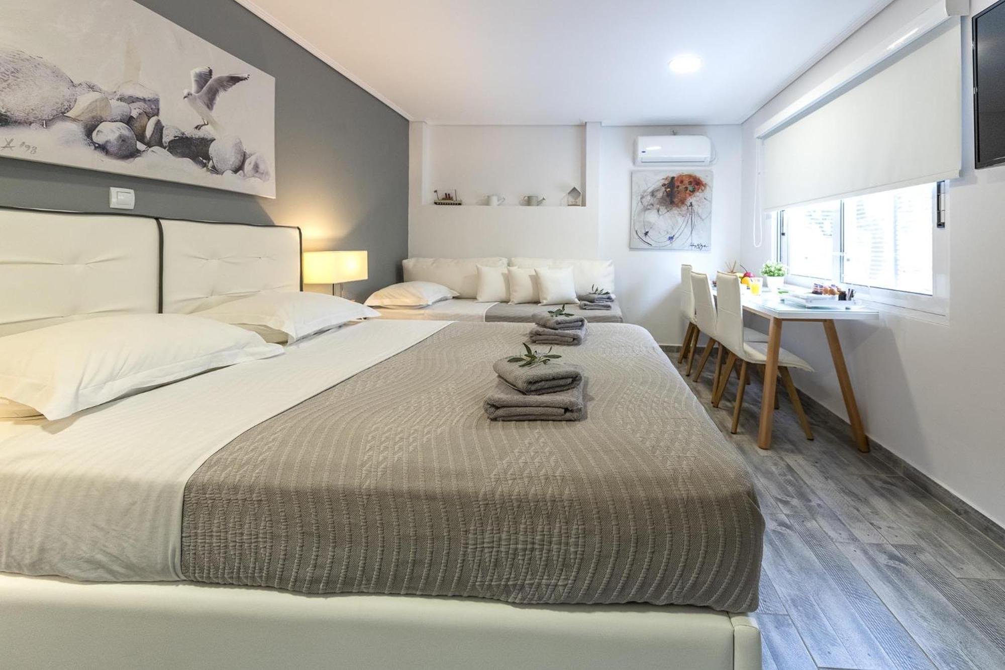 Deluxe Triple Room with Jetted Shower
