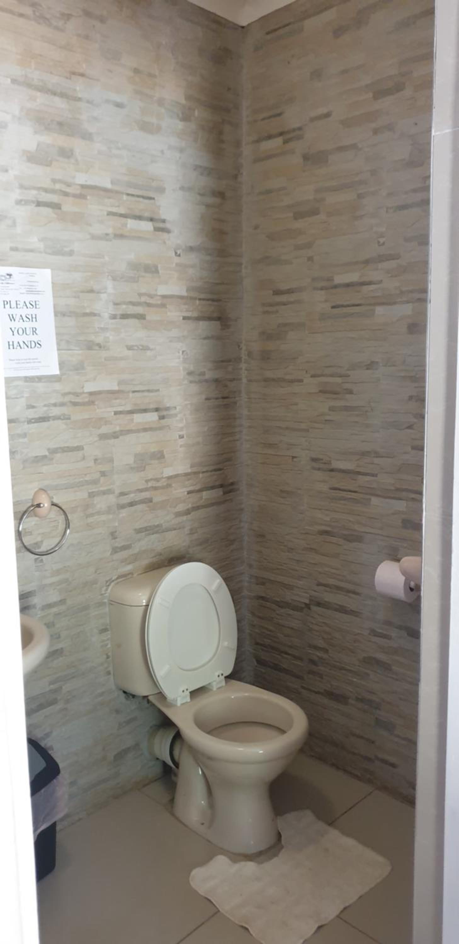 Single Room with Bathroom photo 2