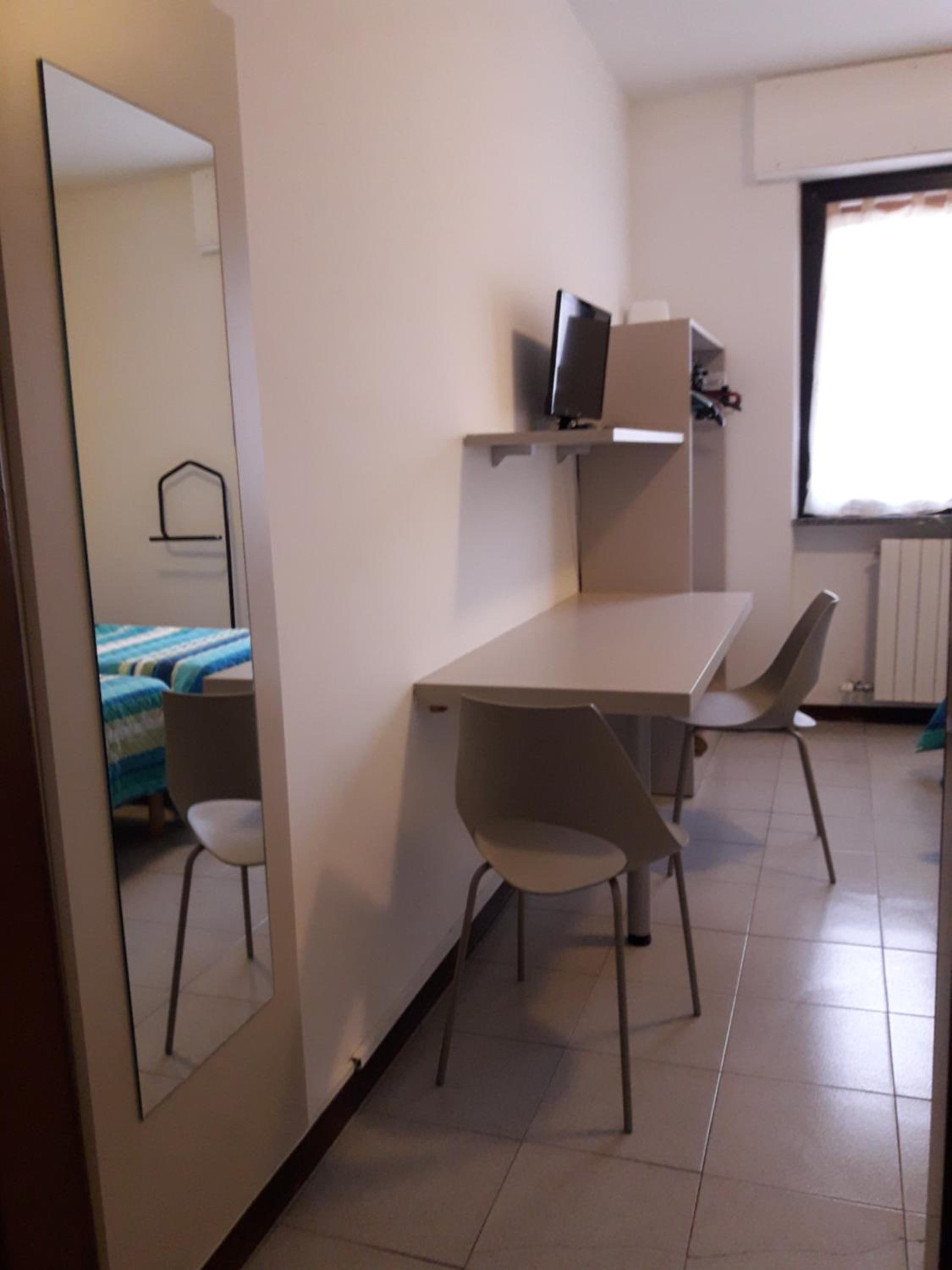 Twin Room with Private Bathroom photo 1