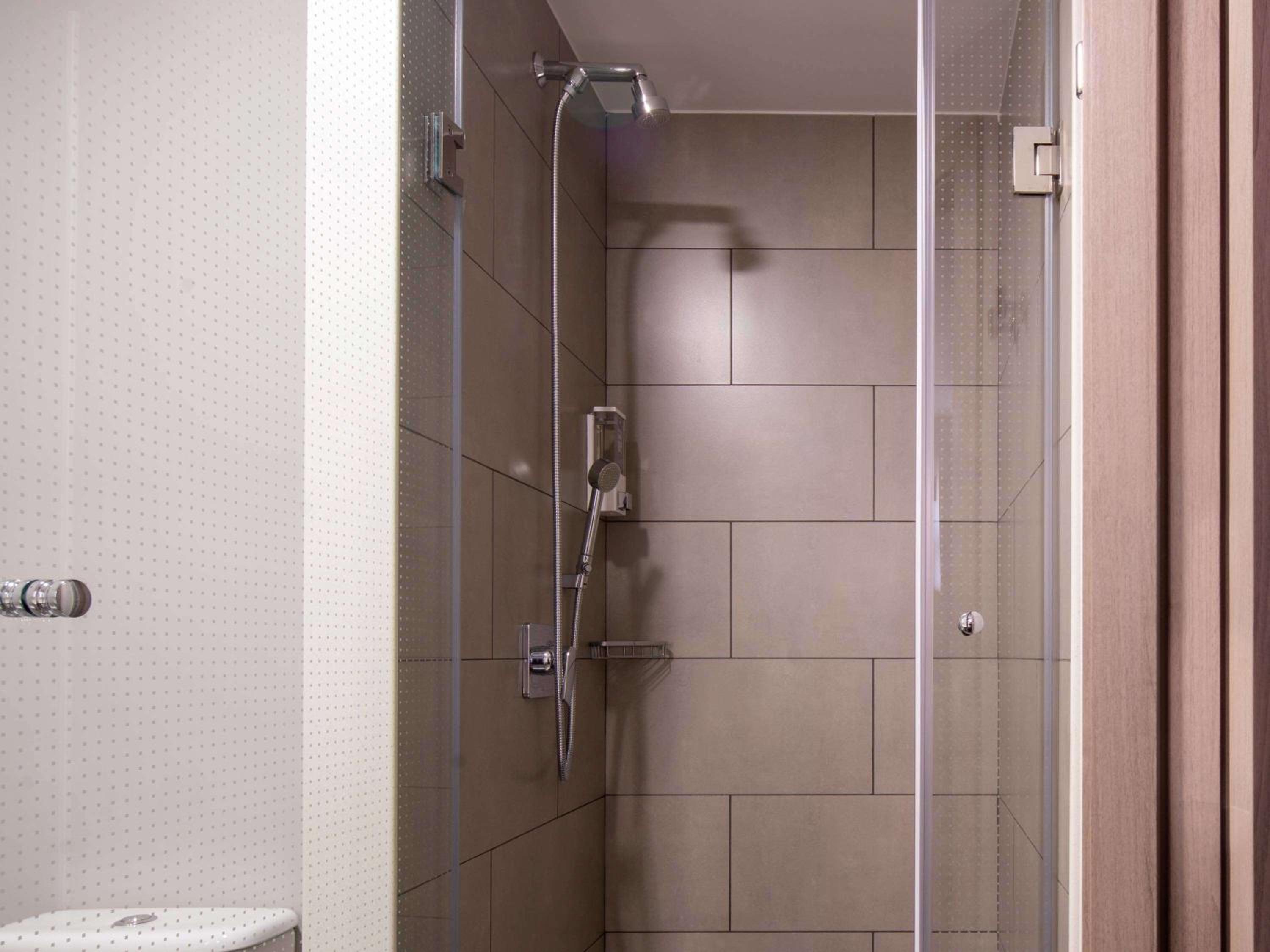 Standard Twin Room - Photo 11
