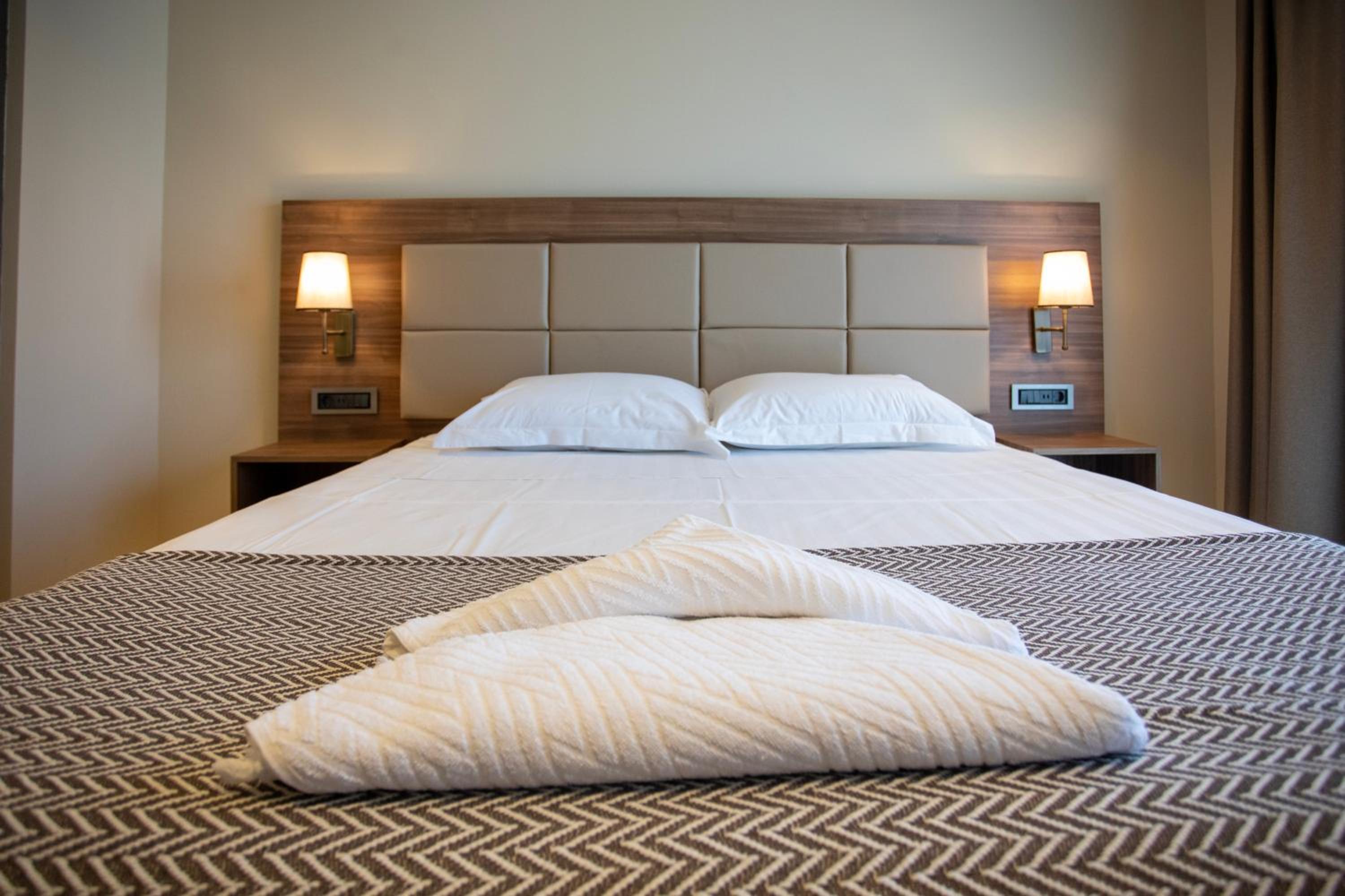 Deluxe Double or Twin Room - Photo 4