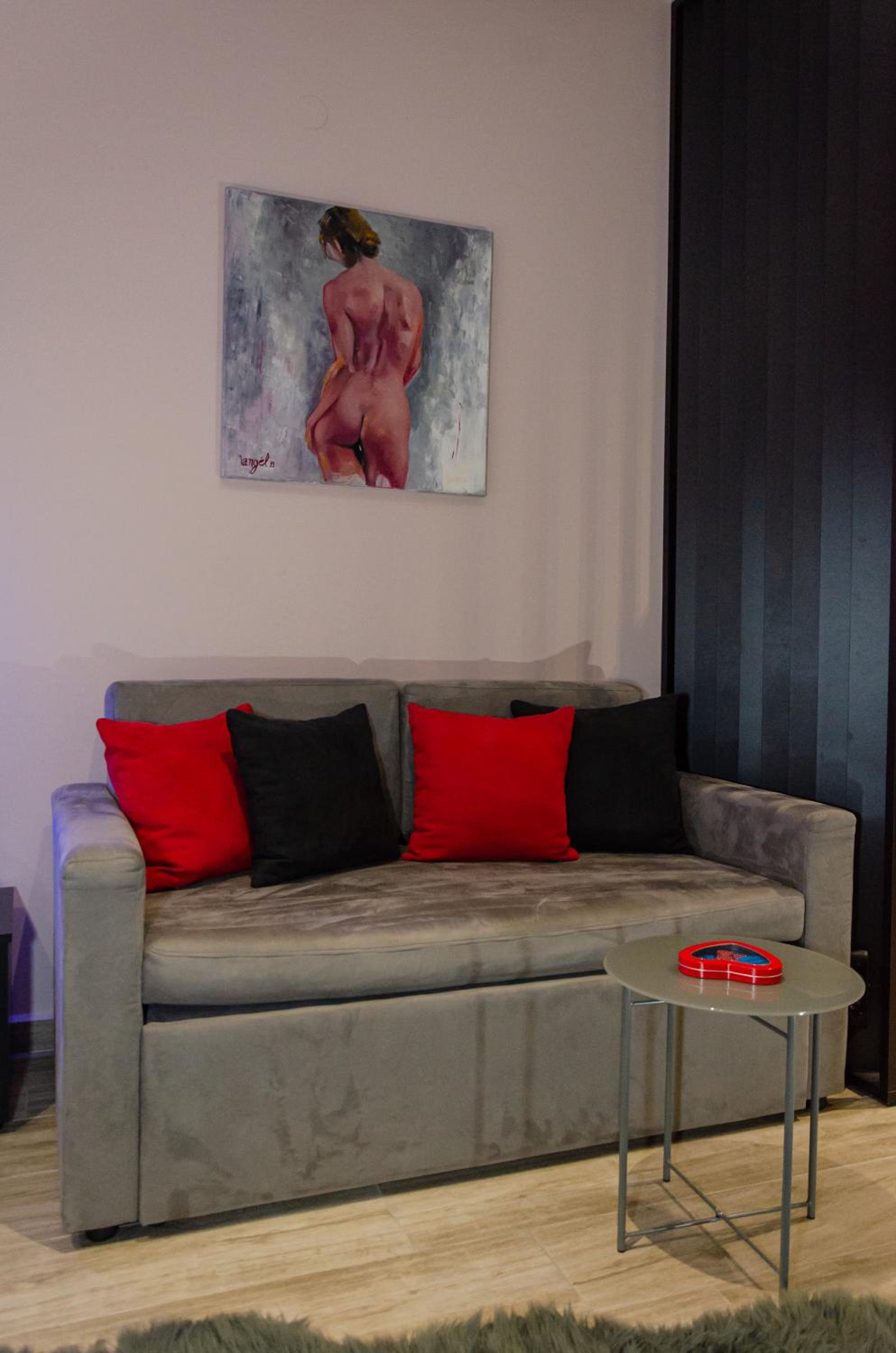 One-Bedroom Apartment - Photo 20