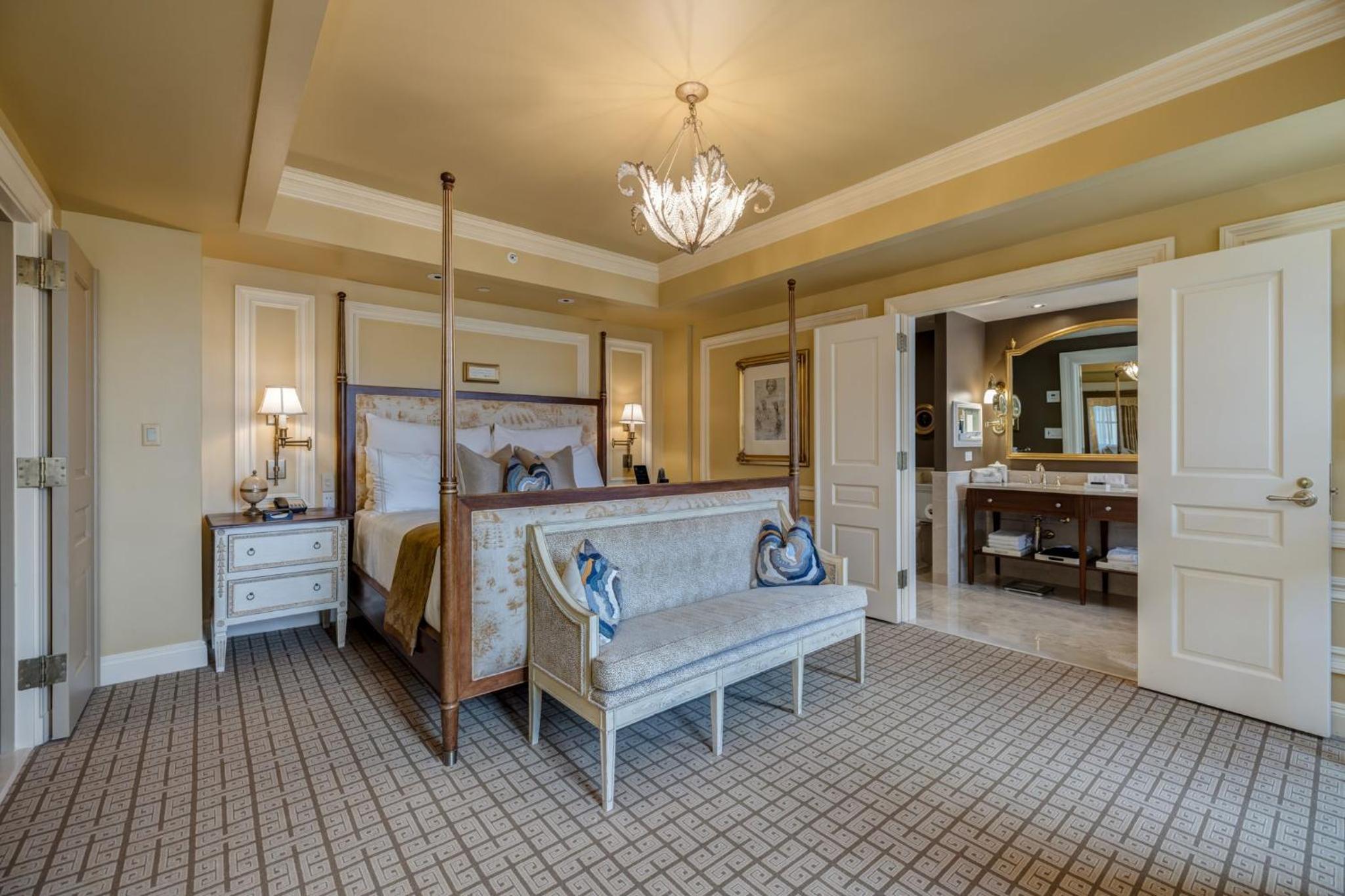 Executive Suite - Photo 5