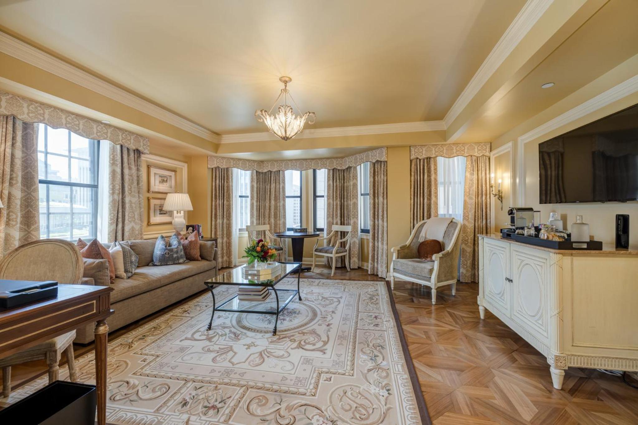 Executive Suite - Photo 7