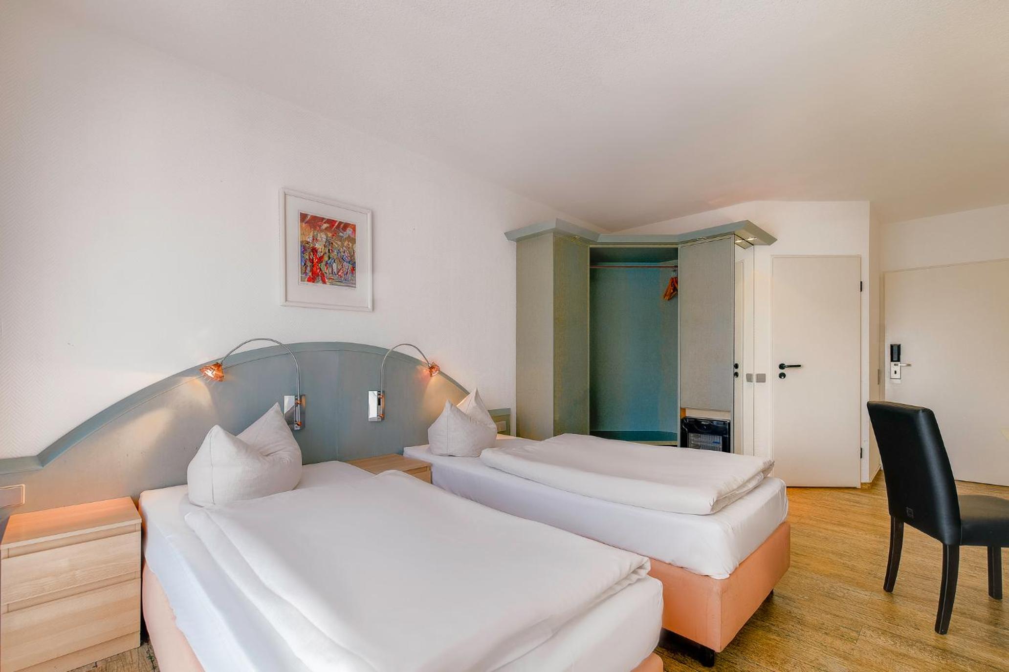 Standard Twin Room - Photo 19