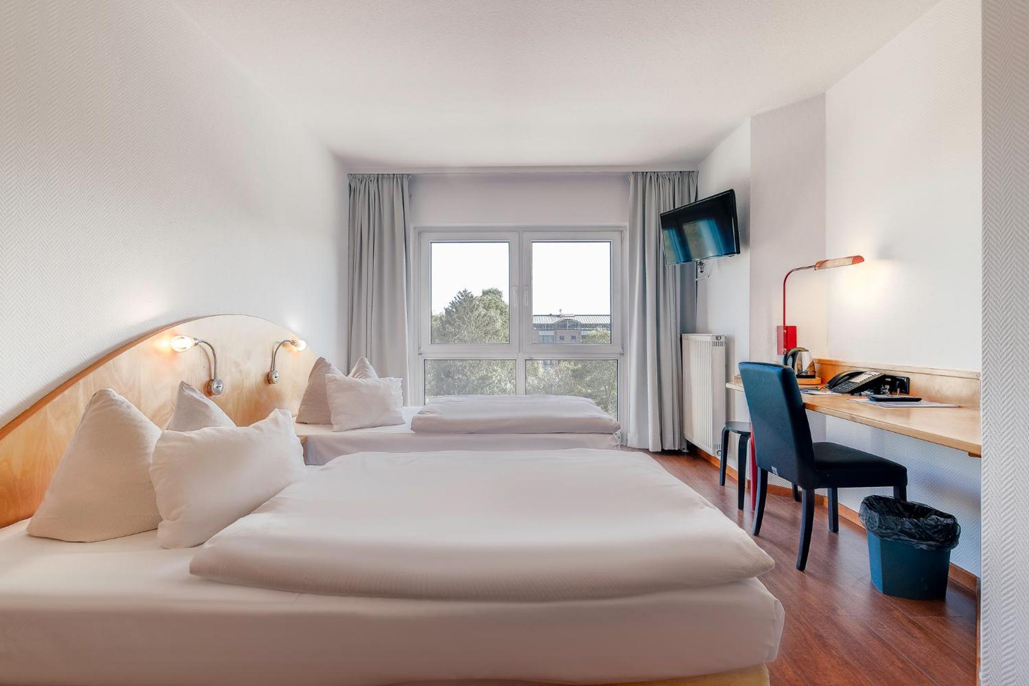 Standard Twin Room - Photo 20