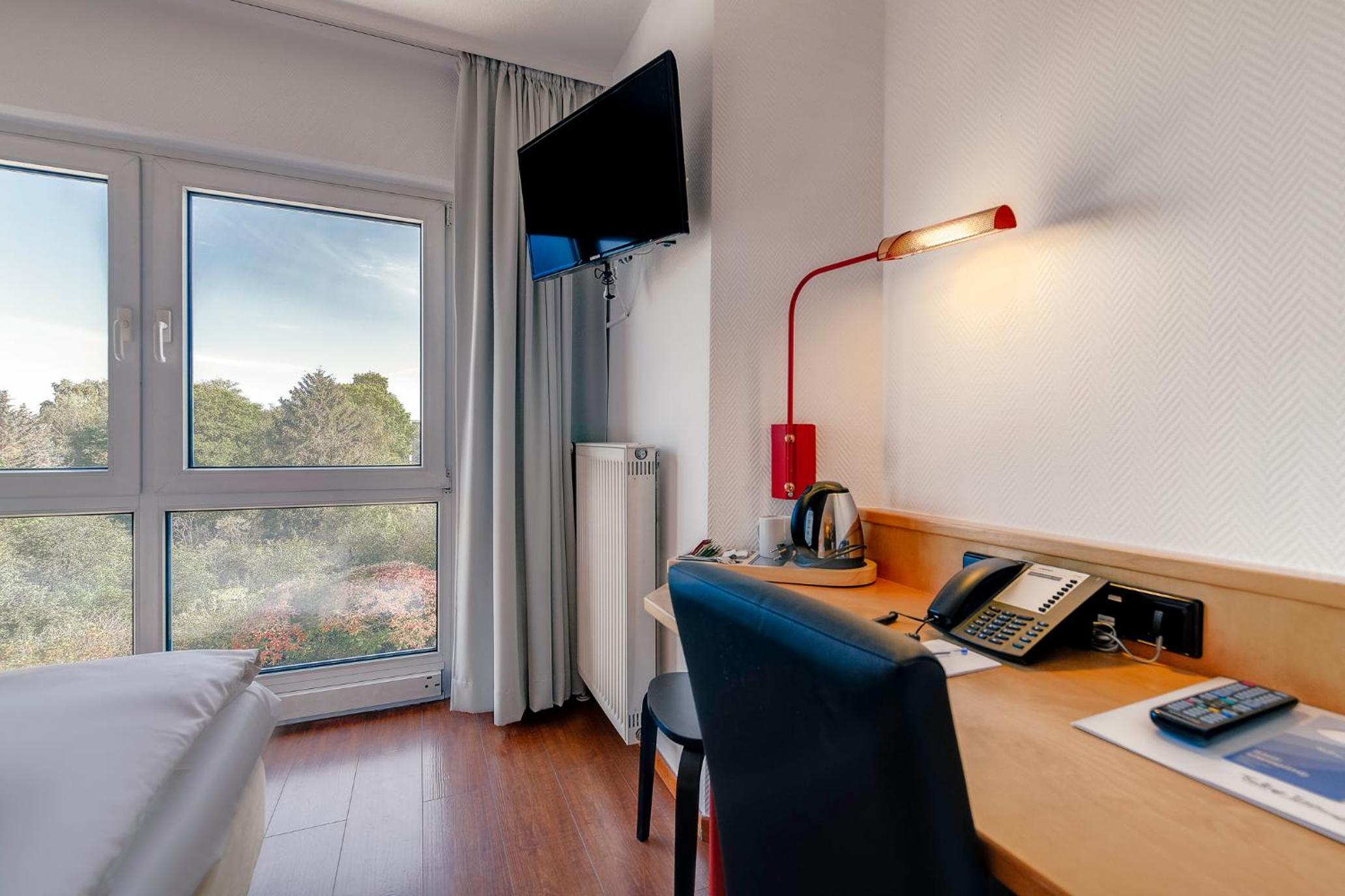 Standard King Room - Photo 4