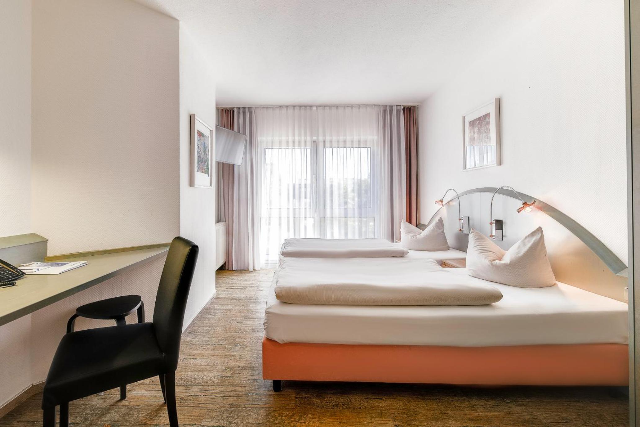 Standard Twin Room - Photo 10