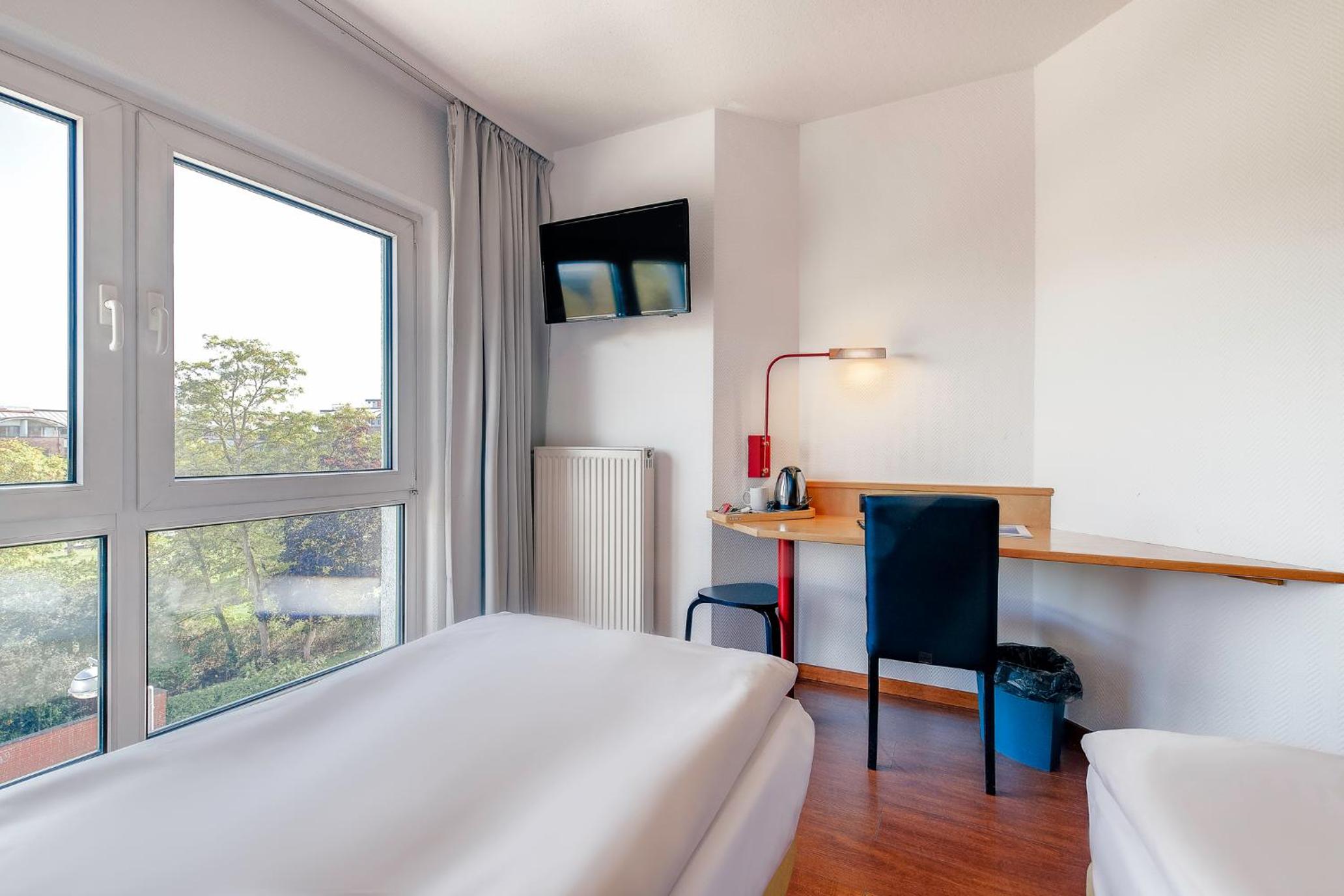 Standard Twin Room - Photo 12
