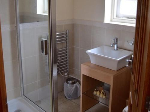 Twin Room with Shower photo 2