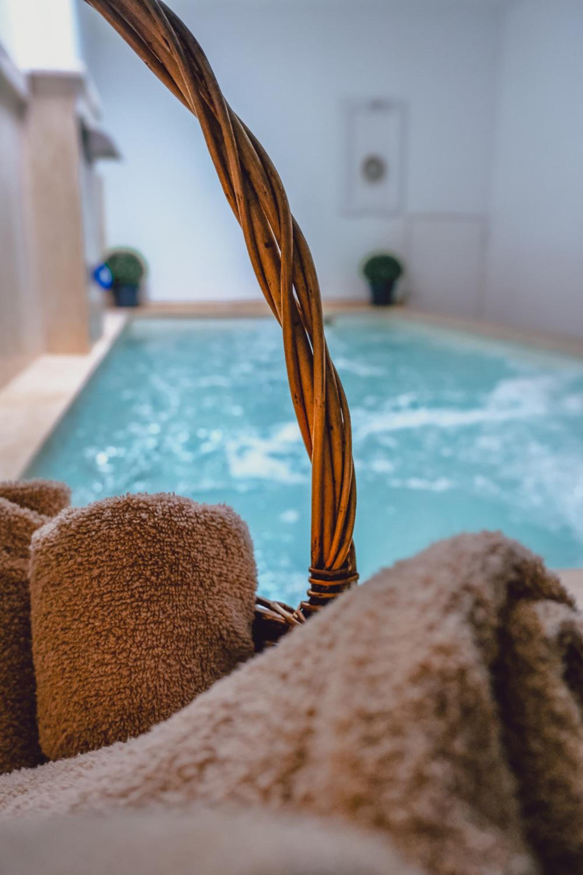 Suite with Private Pool - Photo 10