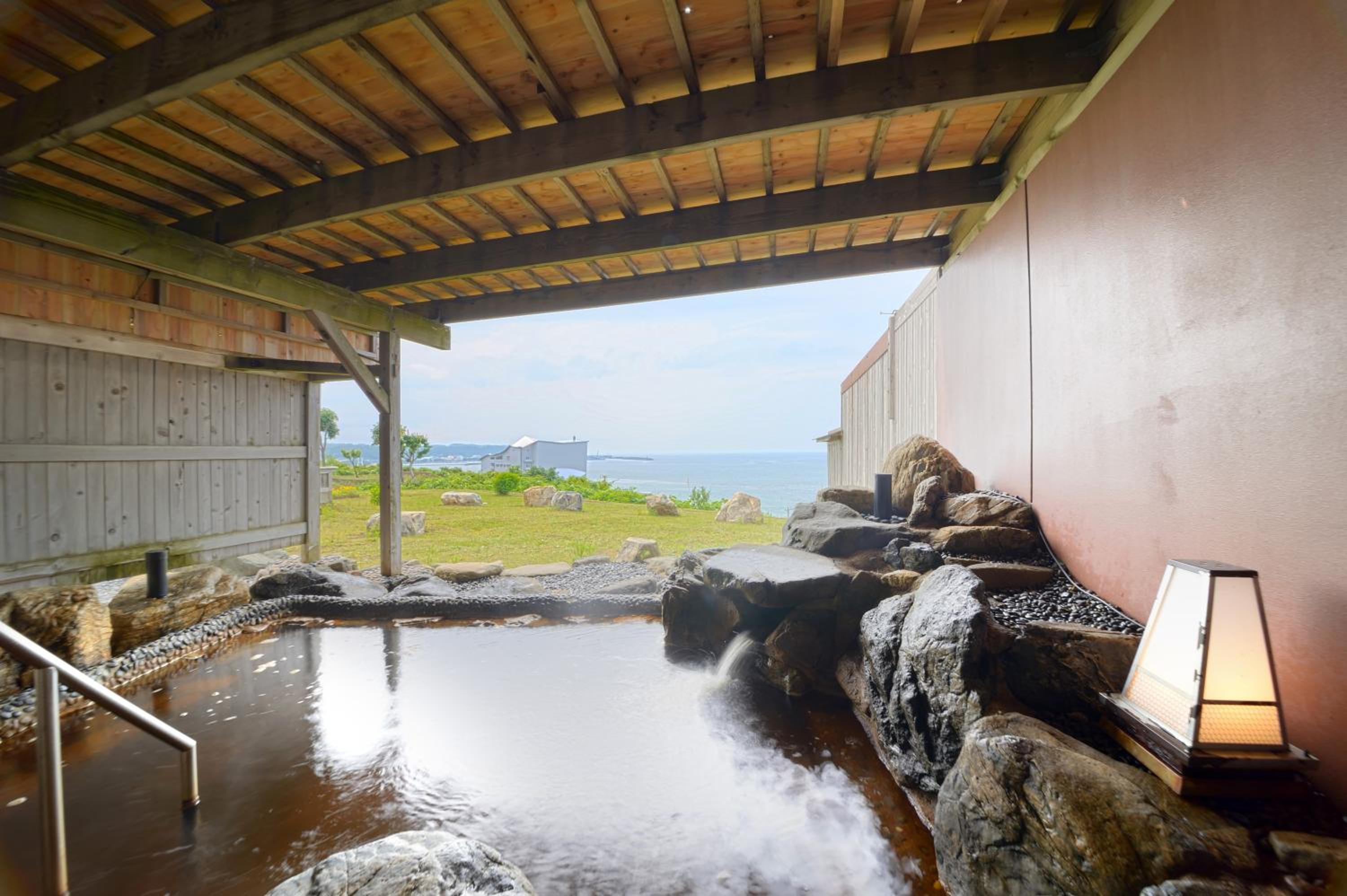 Japanese-Style Quadruple Room with Mountain View photo 2